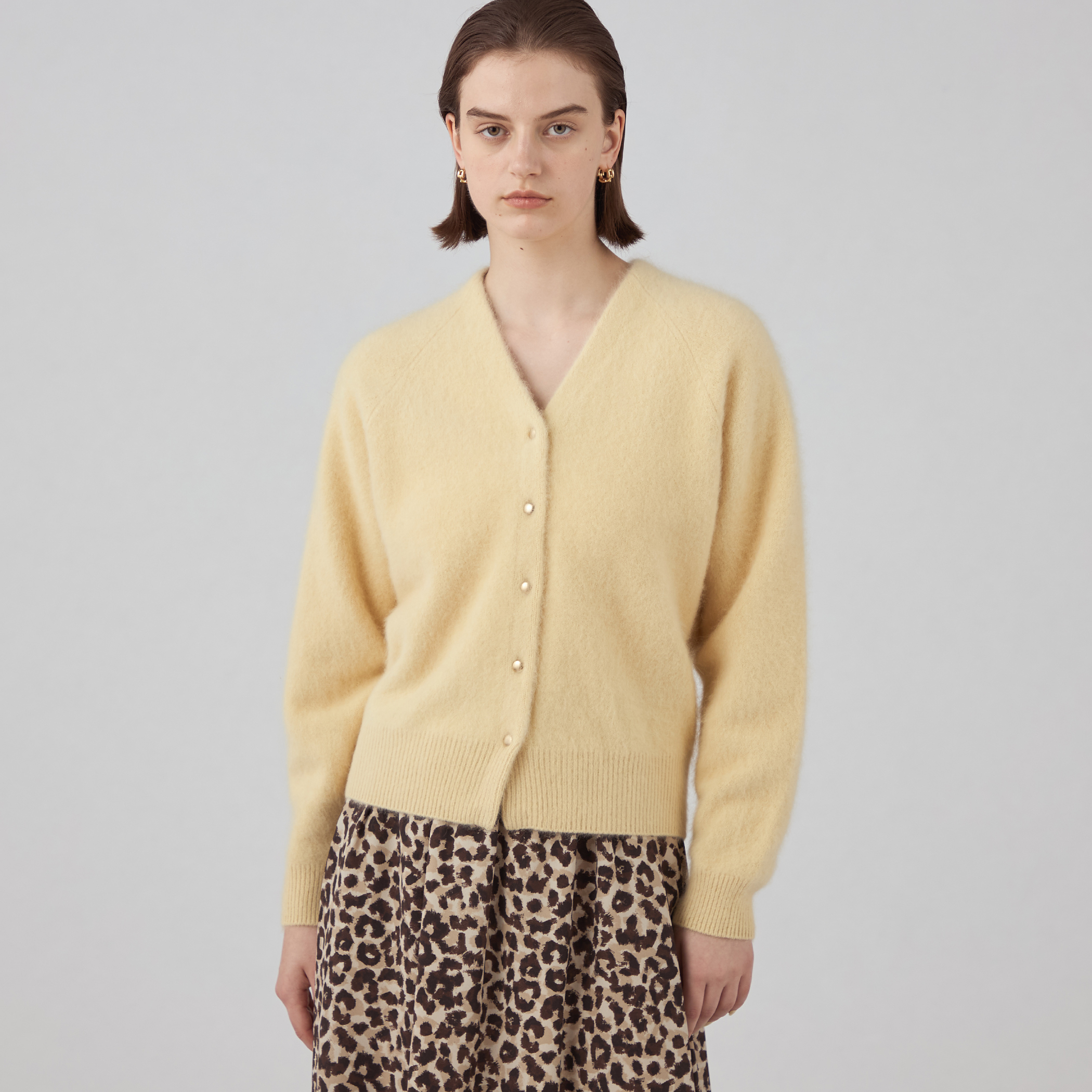 フラッフィーヤーン Vネックカーディガン｜トゥモローランド 公式通販