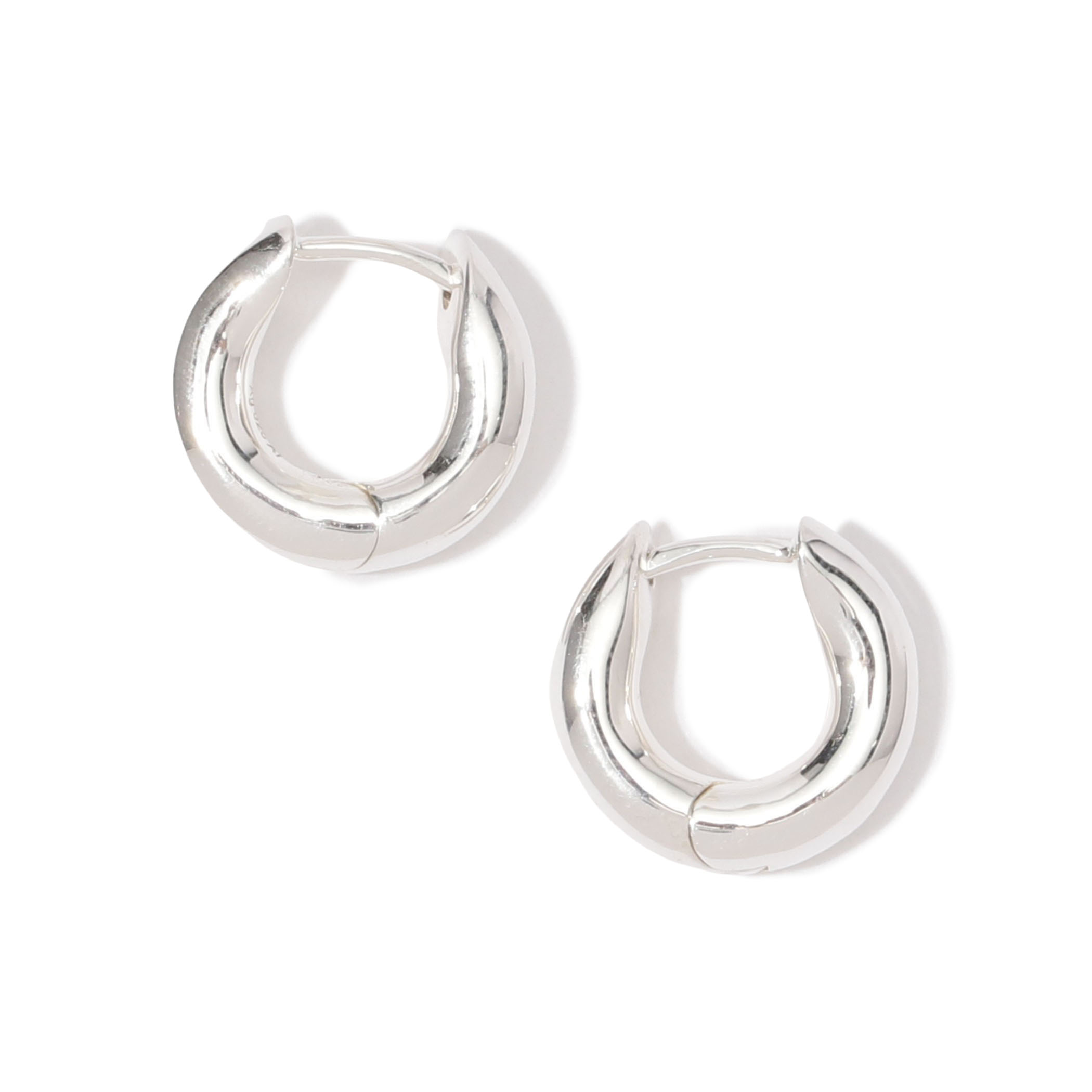 Annika Inez Wide Oblique Hoops S ピアス