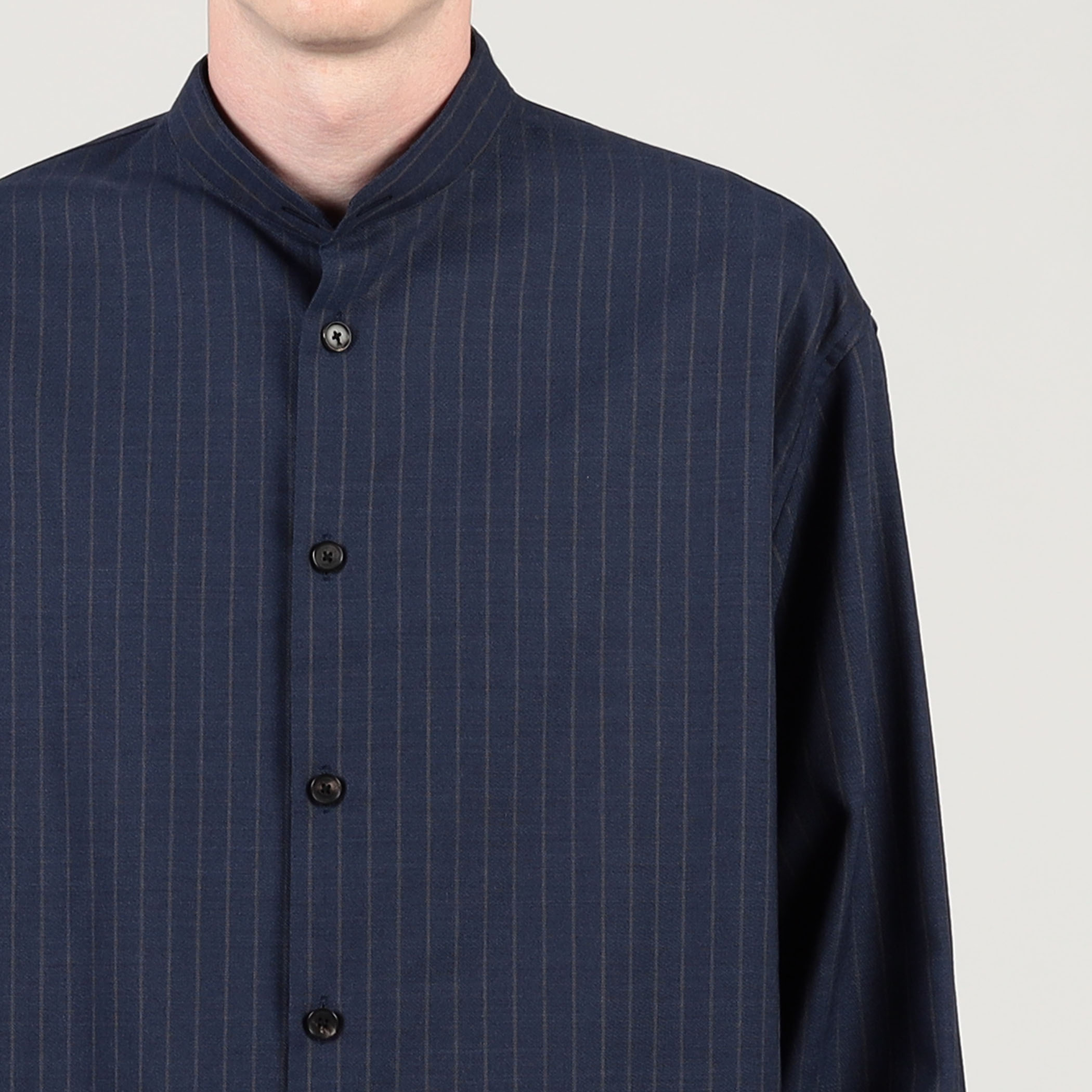 ハ*認様 The CLASIK collarless shirt dormeui 別注】The CLASIK MINIMAL COLLARLESS SHIRT｜トゥモローランド 公式サイト