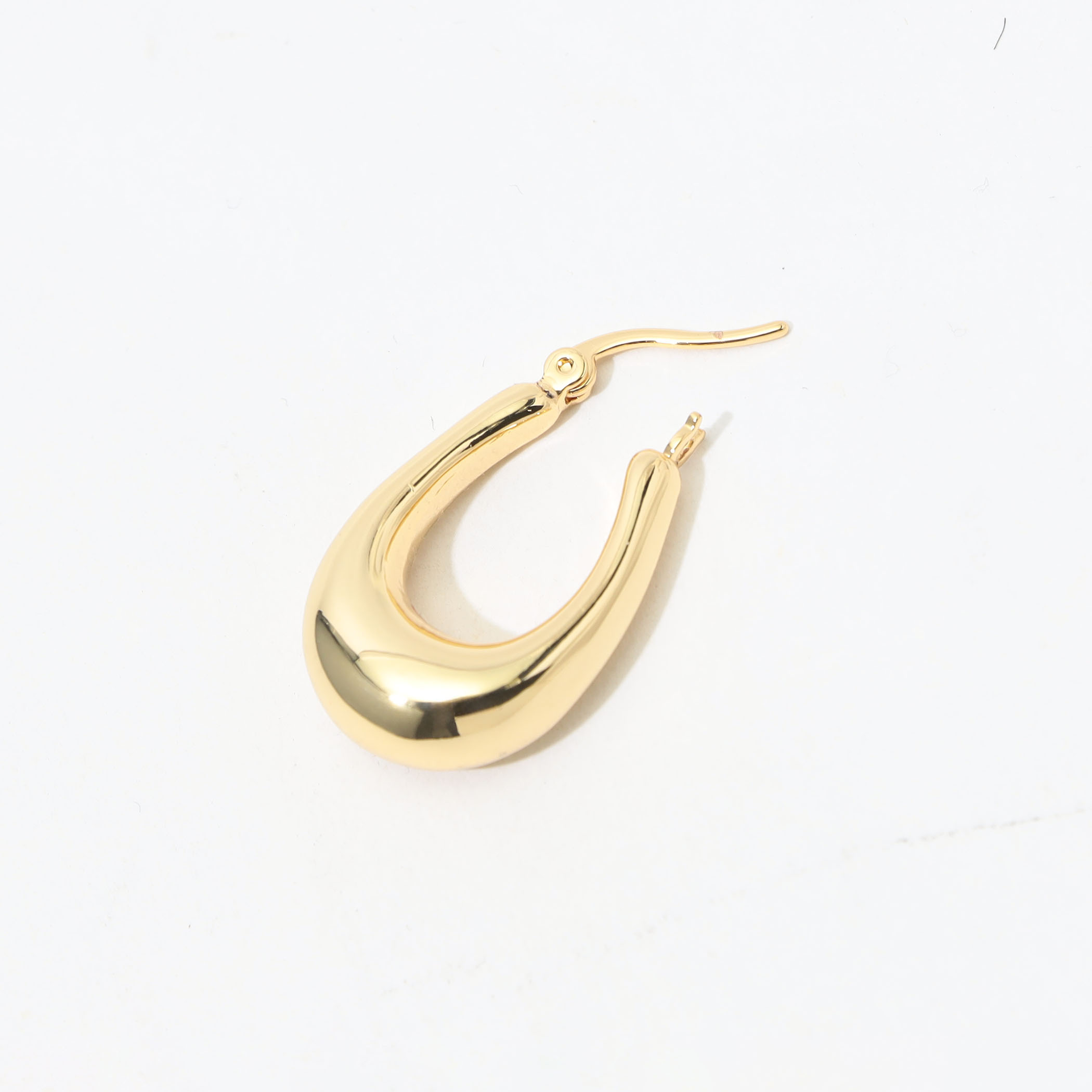 Kenneth Jay Lane Oval Hoops ピアス｜トゥモローランド 公式サイト