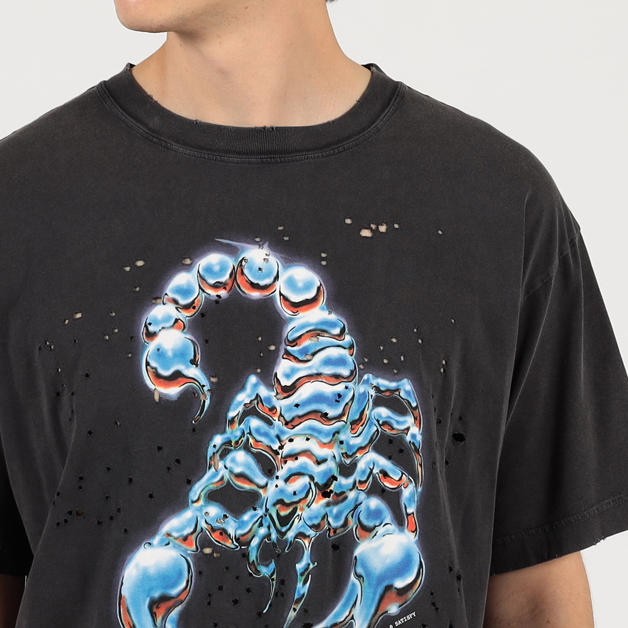 【SATISFY】MothTech 黒 スコーピン サソリ Tシャツ 関税送料込 SATISFY MothTech T-Shirt｜トゥモローランド 公式通販