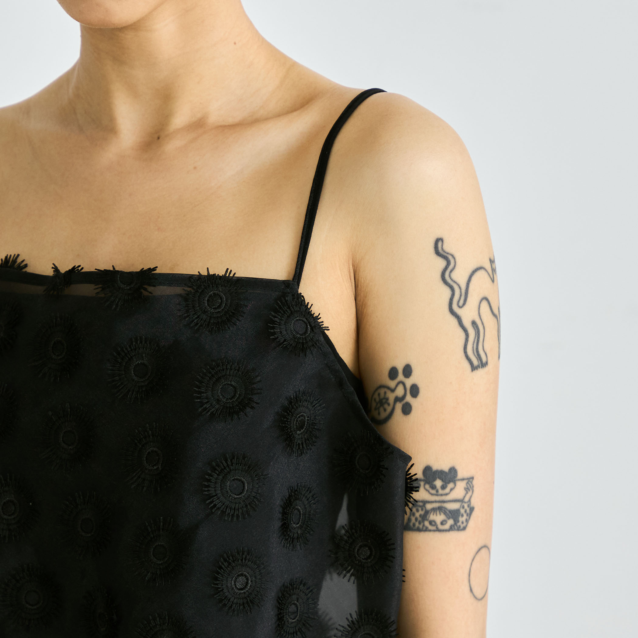 フラワーエンブロイダリー キャミソール｜トゥモローランド 公式通販