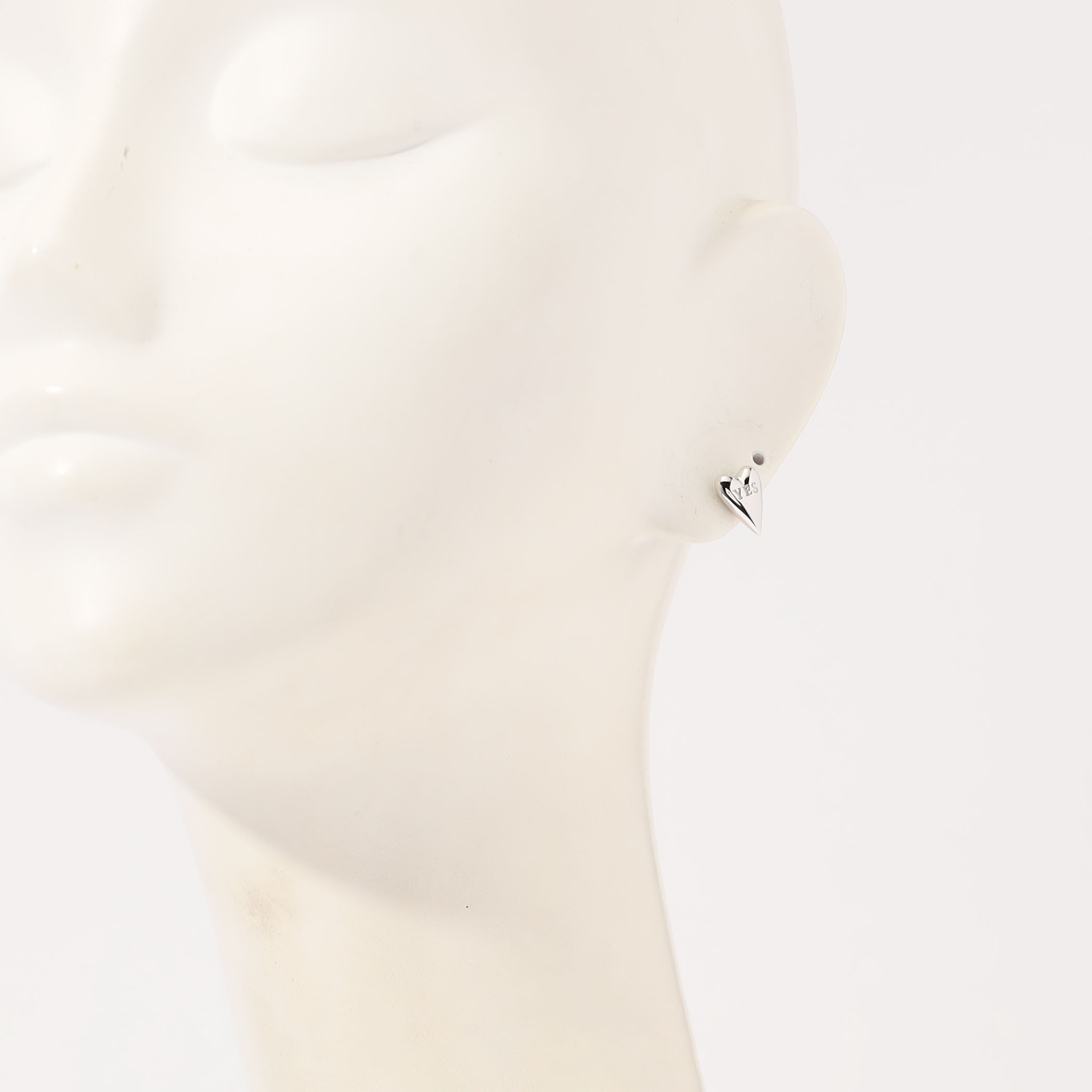 avgvst Yes-no Heart Studs シルバーピアス｜トゥモローランド 公式サイト
