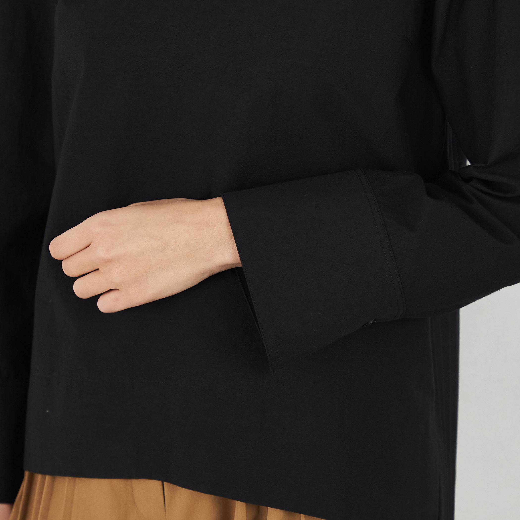 コットンナイロンシアータフタ バックプリーツブラウス