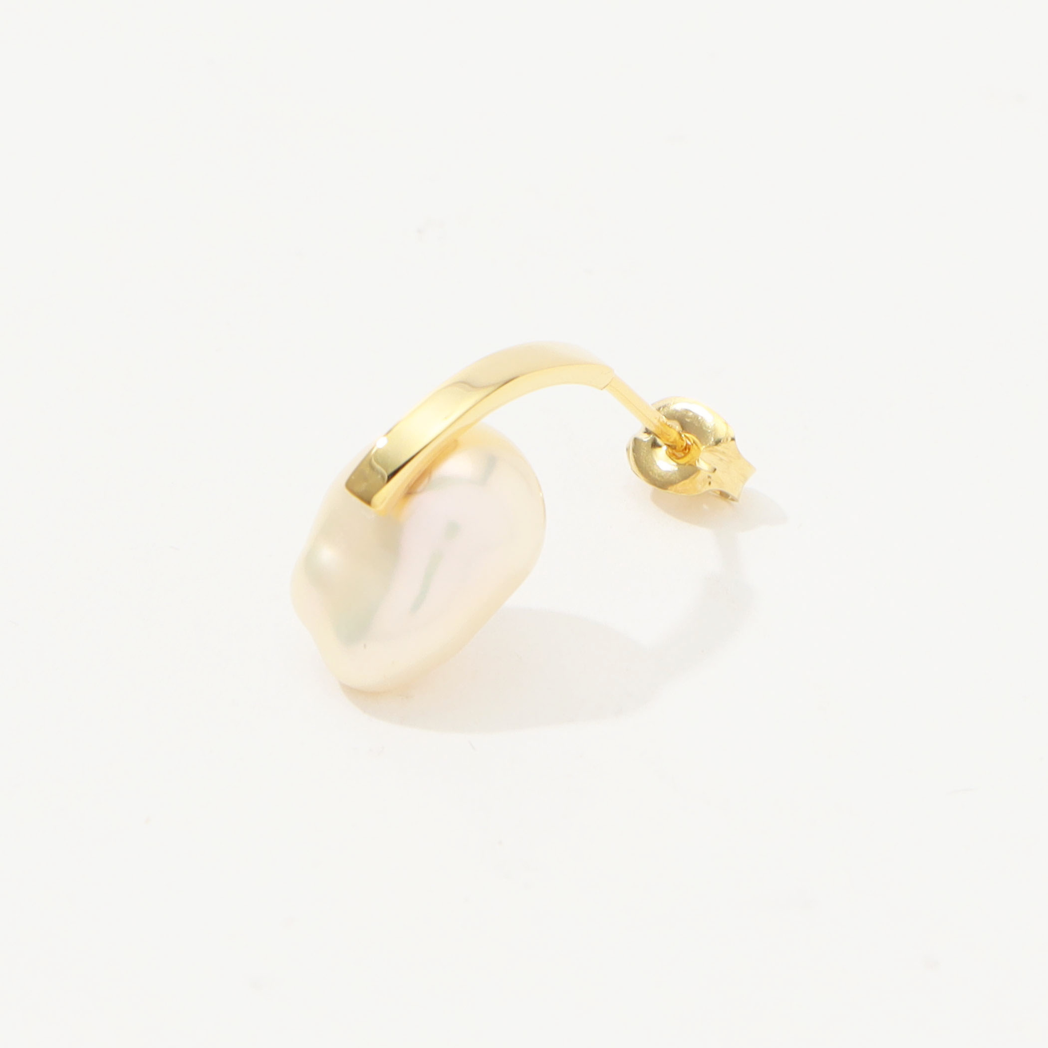 【別注】januka×TOMORROWLAND バロックパールピアス 別注】januka×TOMORROWLAND バロックパールピアス