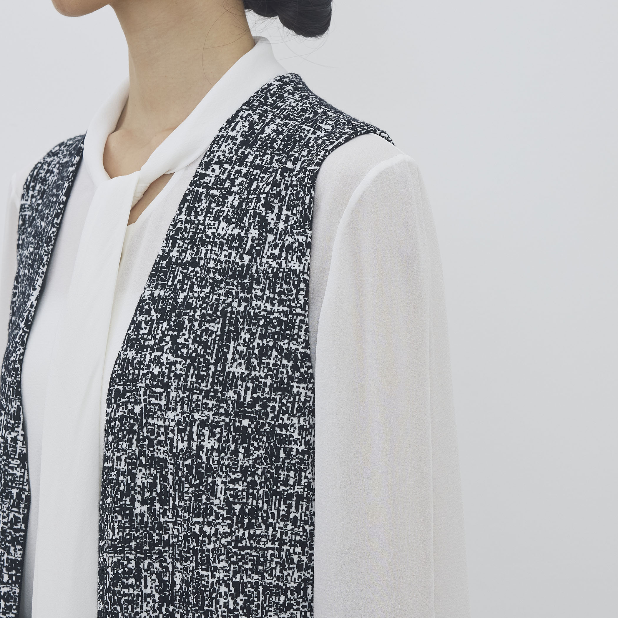 ツートーンジャカード Vネックロングジレ｜トゥモローランド 公式通販