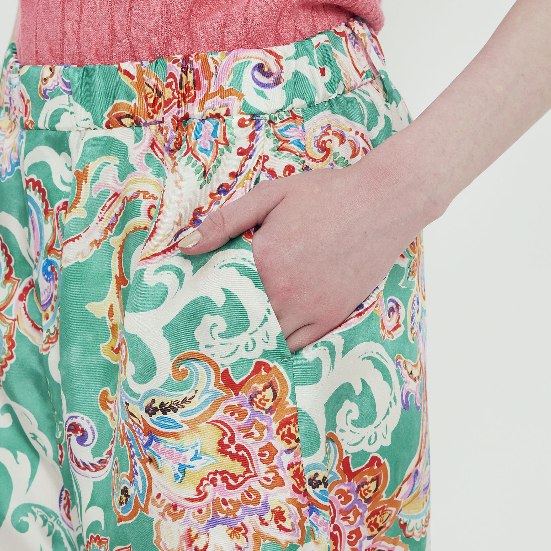 シルクツイル フラワーペイズリープリントパンツ｜トゥモローランド  