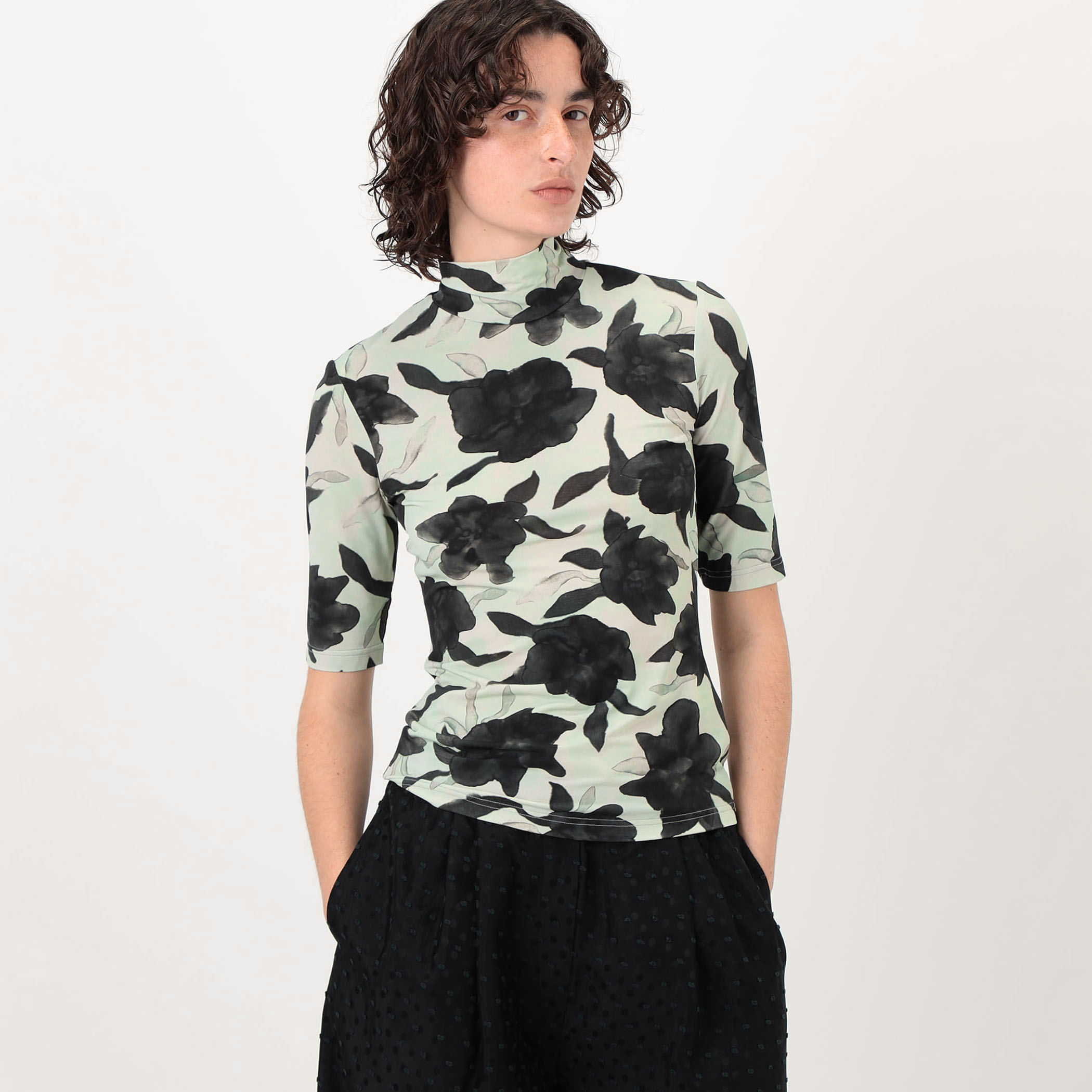 【美品】  Christian Wijnants / クリスチャンワイナンツ | 花柄プリント タートネック カットソー | S | カーキ/グリーン/ネイビー | レディース 美品】 Christian Wijnants / クリスチャンワイナンツ | 花柄プリント