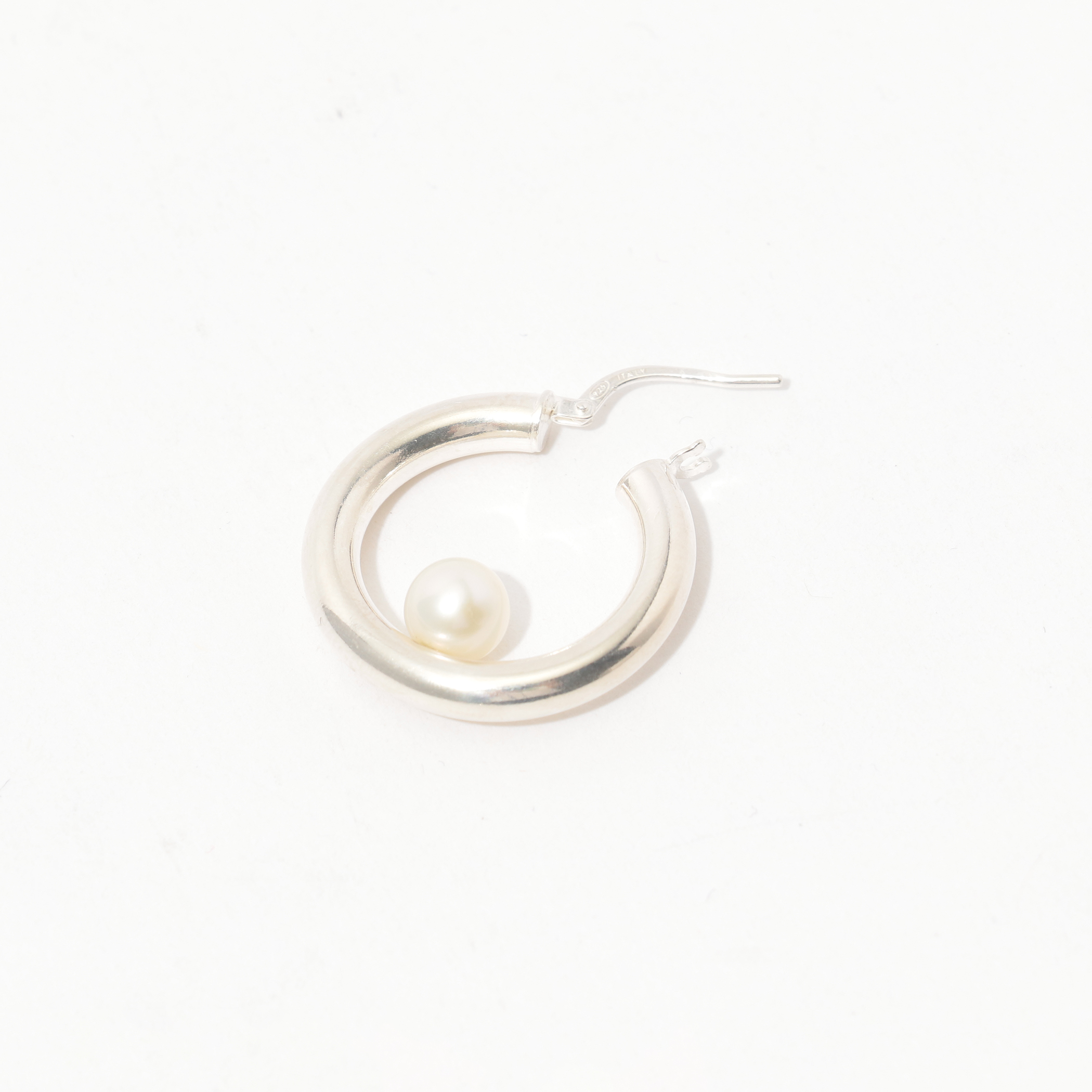 Kara Yoo LUNA I HOOPS ピアス|トゥモローランド 公式通販 Kara Yoo LUNA I HOOPS ピアス|トゥモローランド 公式通販