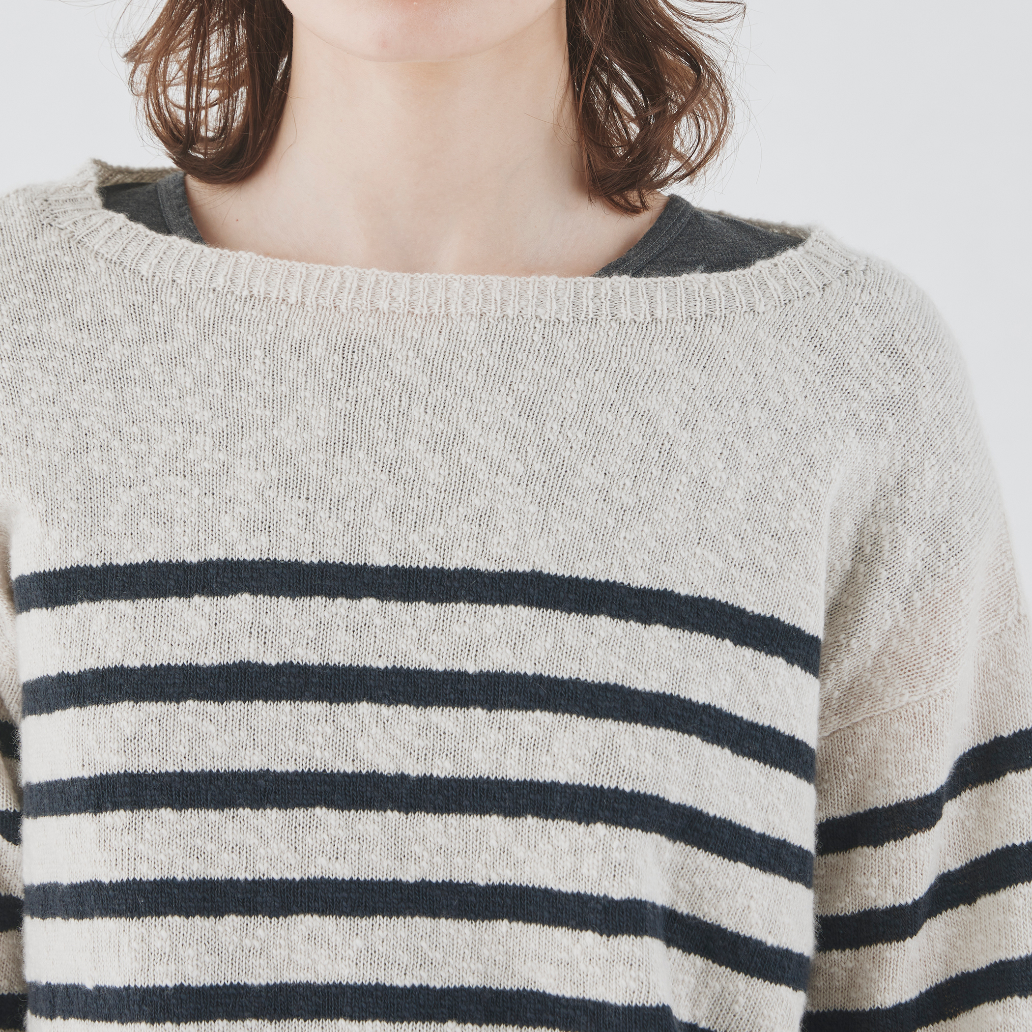 カシミヤスラブ ボートネックプルオーバー｜トゥモローランド 公式通販