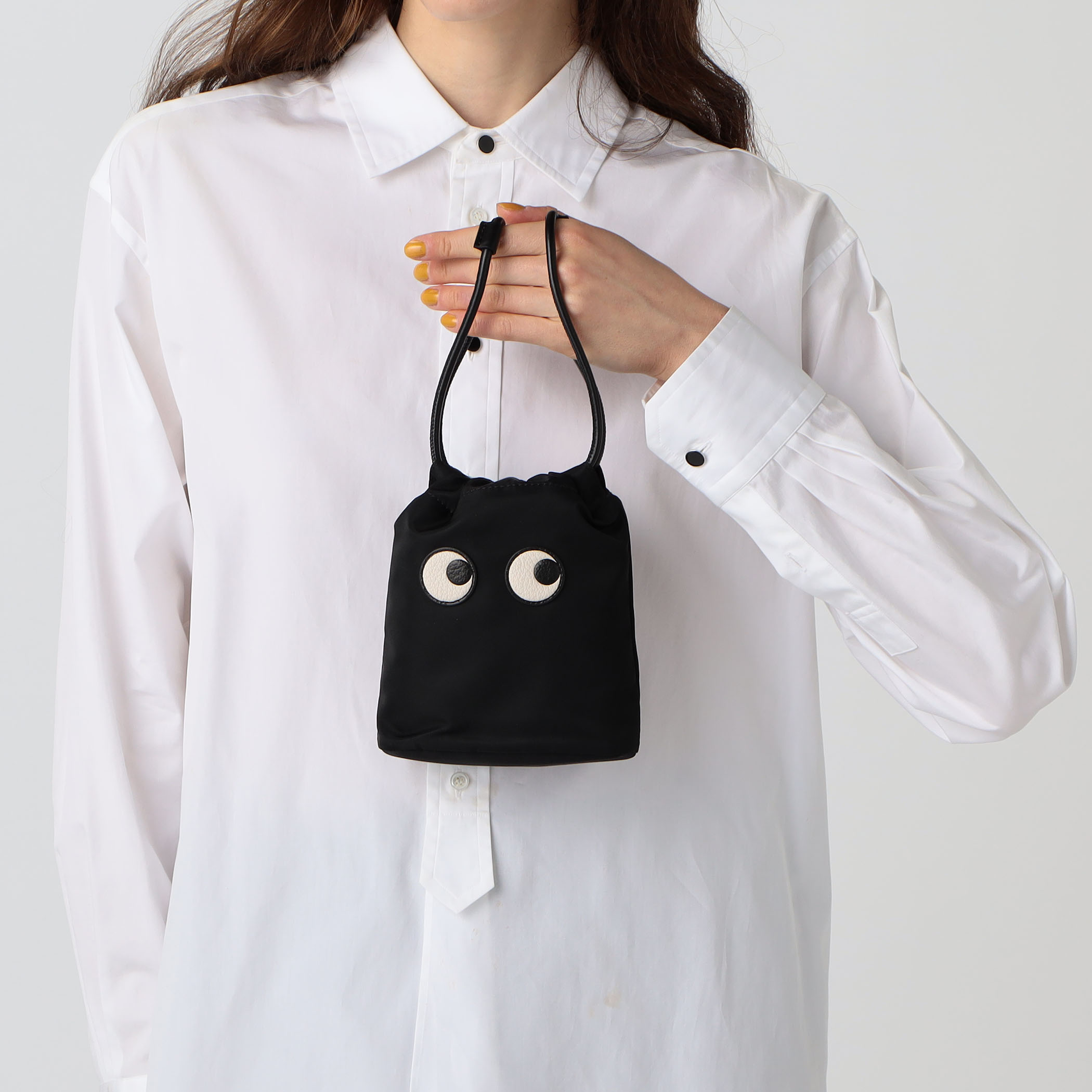 ANYA HINDMARCH DRAWSTRING POUCH バッグ｜トゥモローランド 公式通販