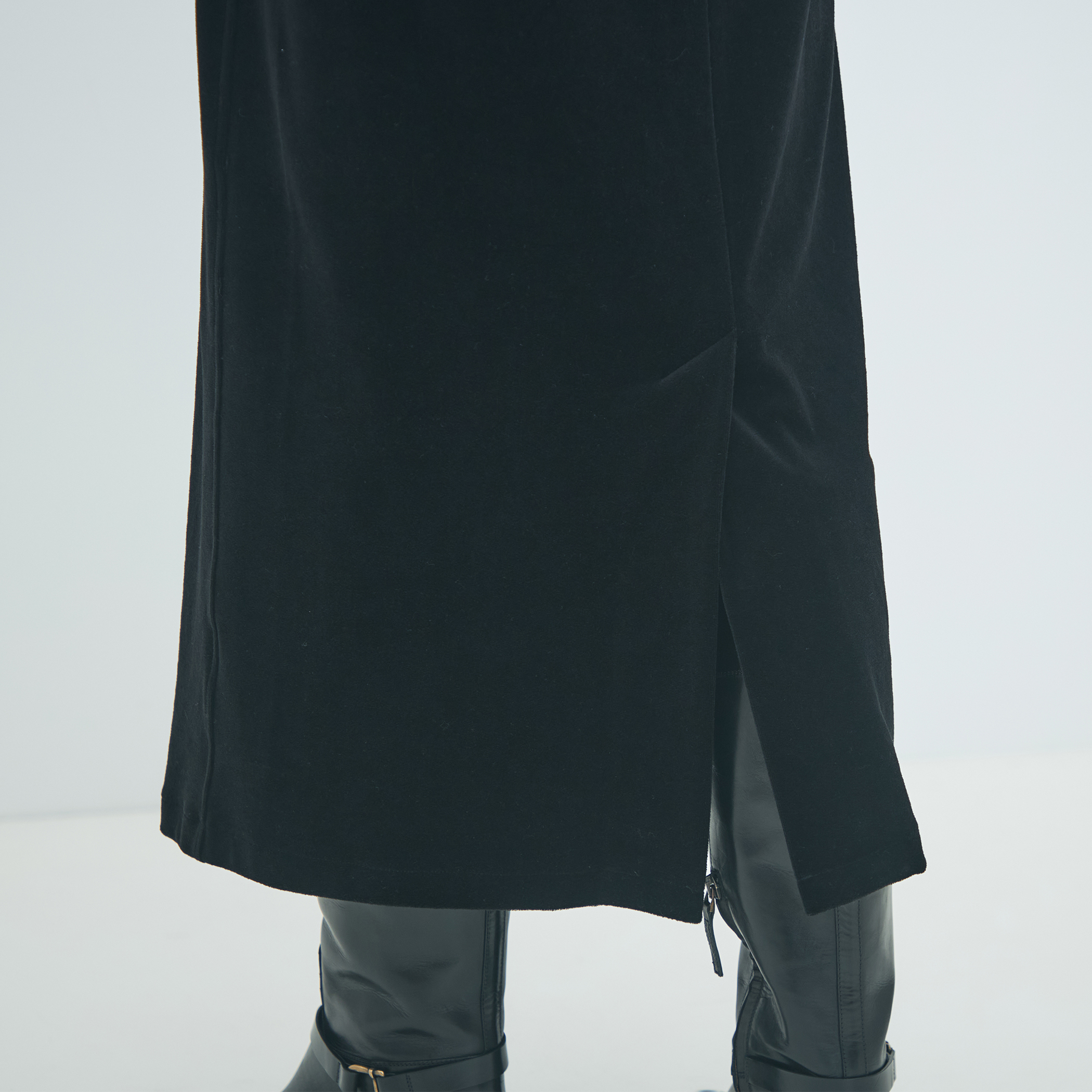 コットンポリエステルベロア Vネックワンピース｜トゥモローランド