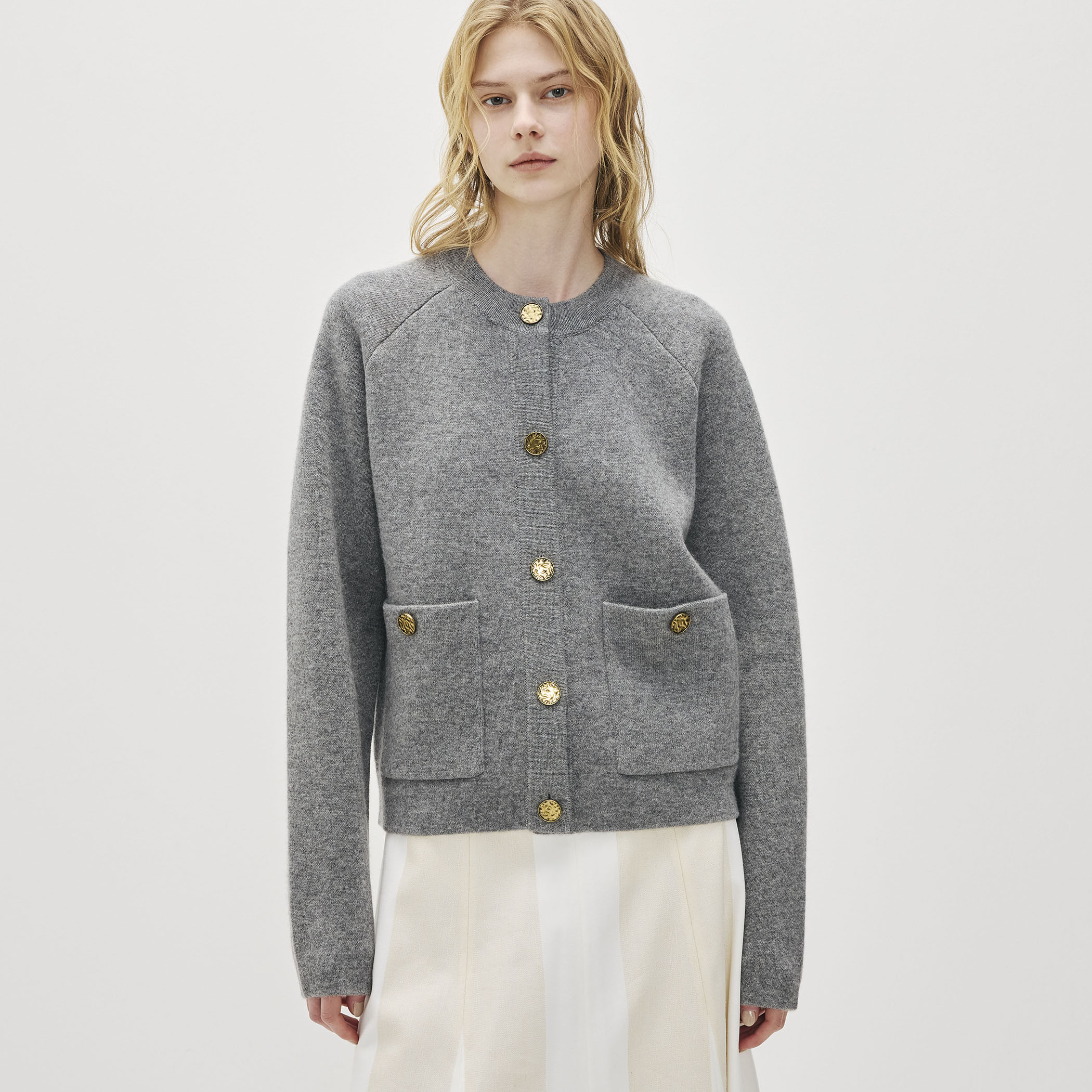 toteme グレー　ニットカーディガン TOTEME Hammered button クルーネックカーディガン｜トゥモローランド