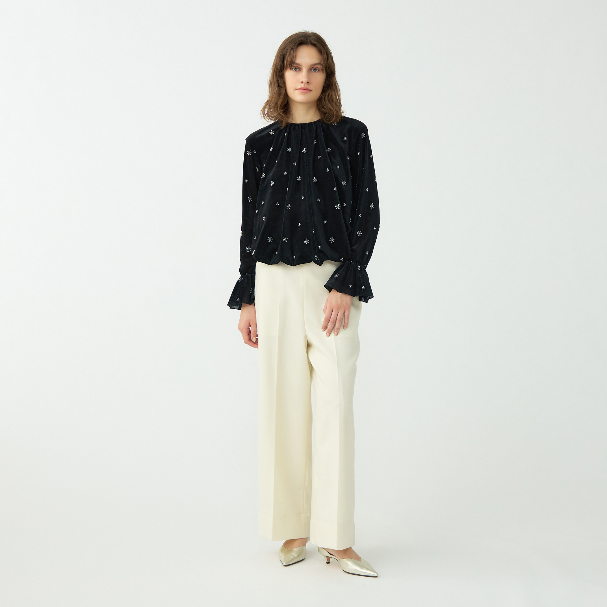 メッシュベロアエンブロイダリー ラッフルカフスブラウス