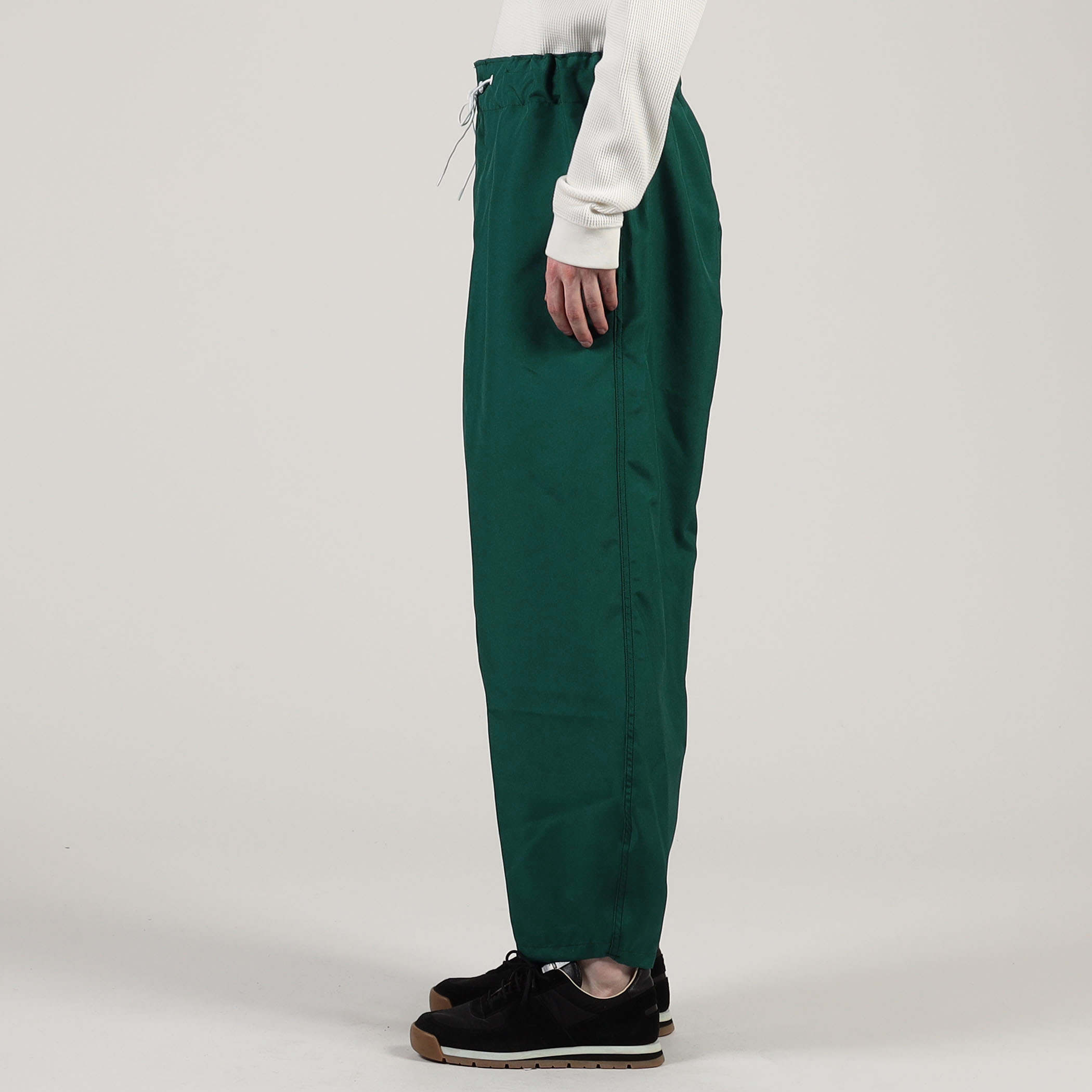 TUKI POLYESTER CANVAS オーバーパンツ｜トゥモローランド 公式サイト
