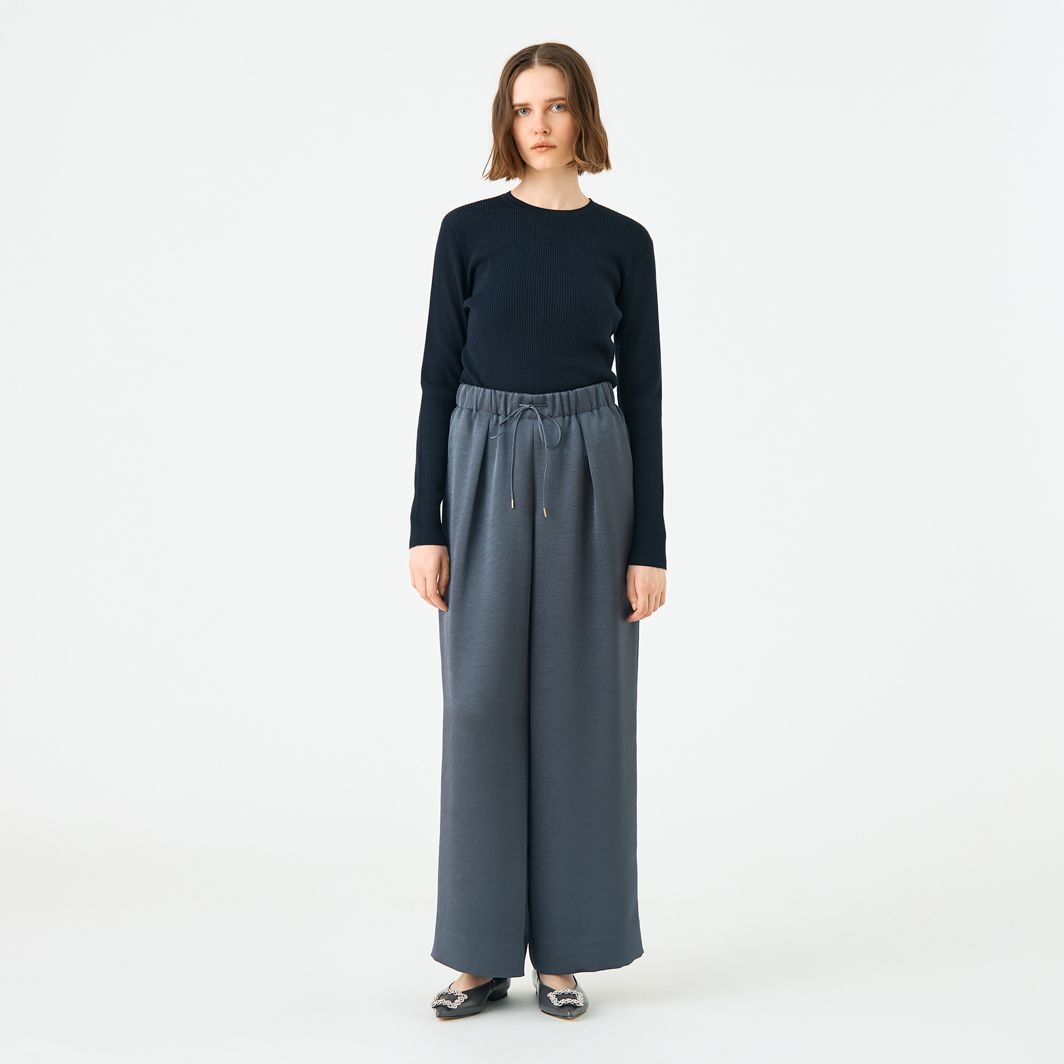 ✨新品タグ付き✨WORK NOT WORK サテンワイドパンツ SIZE2 グリッツィーサテン イージーワイドパンツ｜トゥモローランド 公式サイト