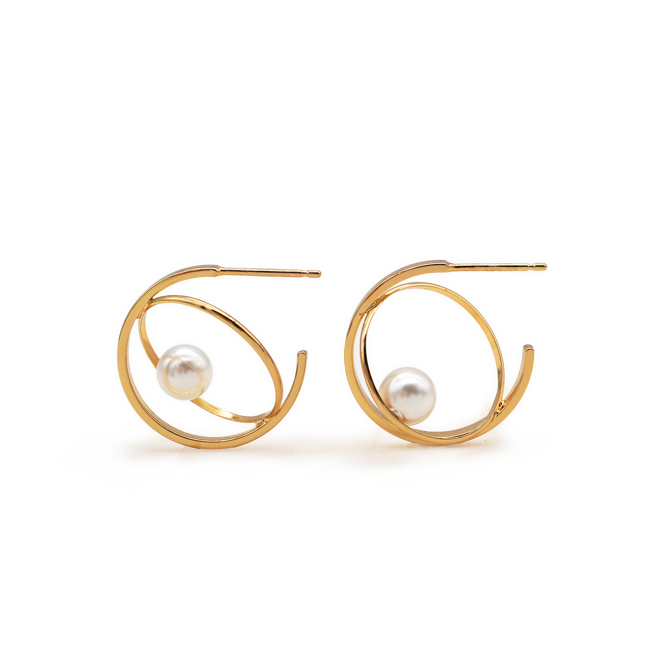 別注】januka ダブルフープ パールピアス｜トゥモローランド 公式サイト