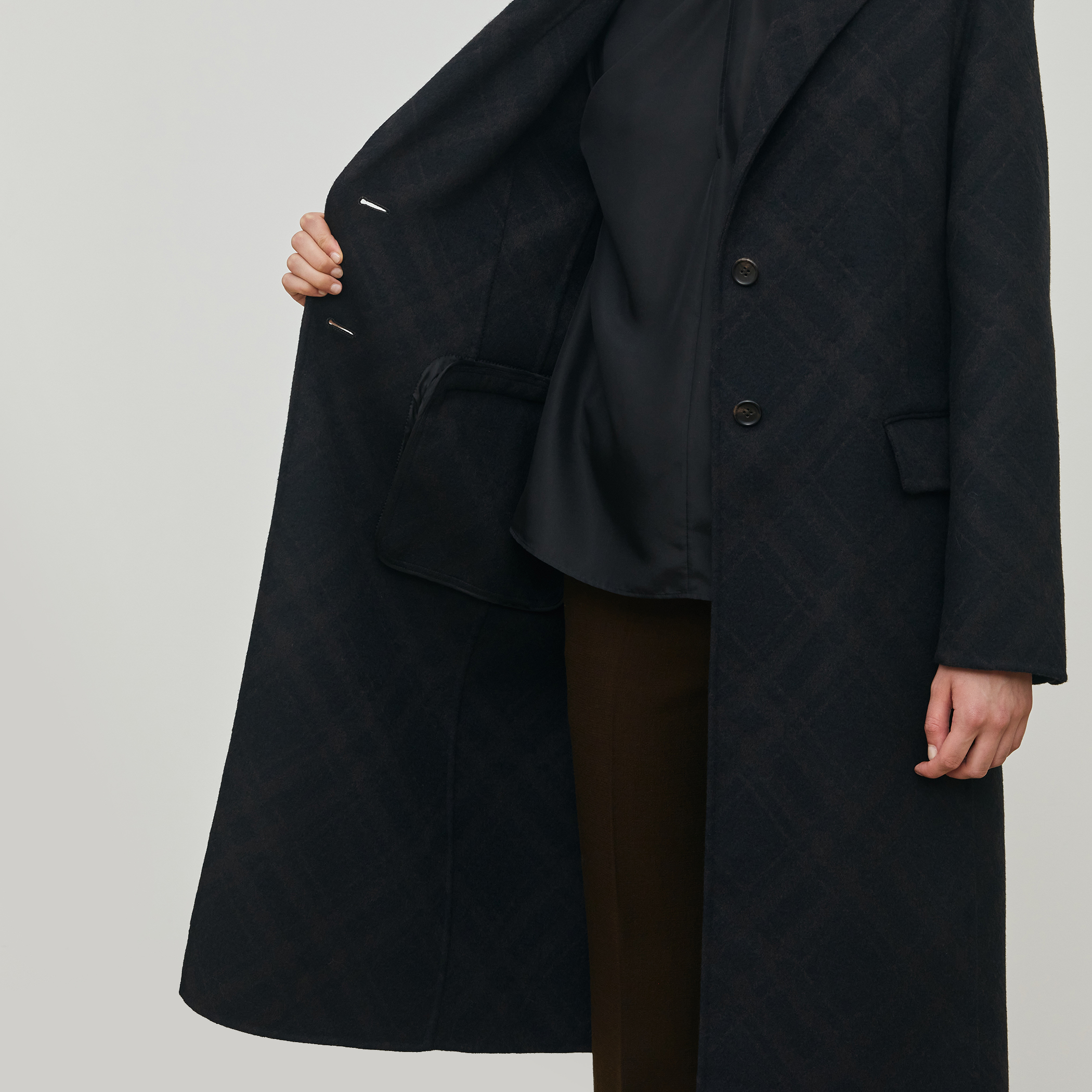 トゥモローランド　ブラック ダブルブレスト チェスターコート　46 ウールダブルフェイス チェスターコート｜トゥモローランド 公式通販