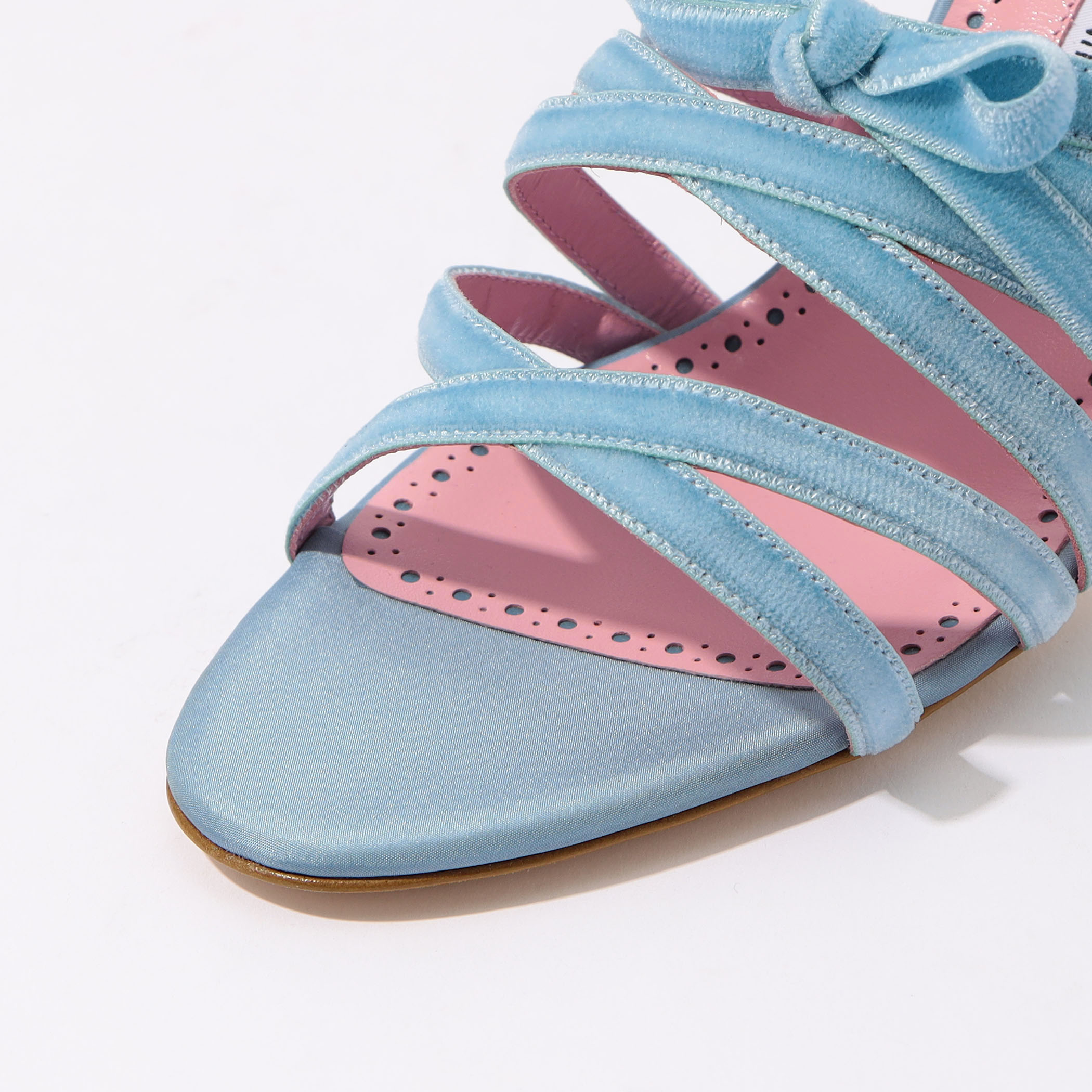 MANOLO BLAHNIK CLEMENTEL ミュールサンダル｜トゥモローランド 公式通販