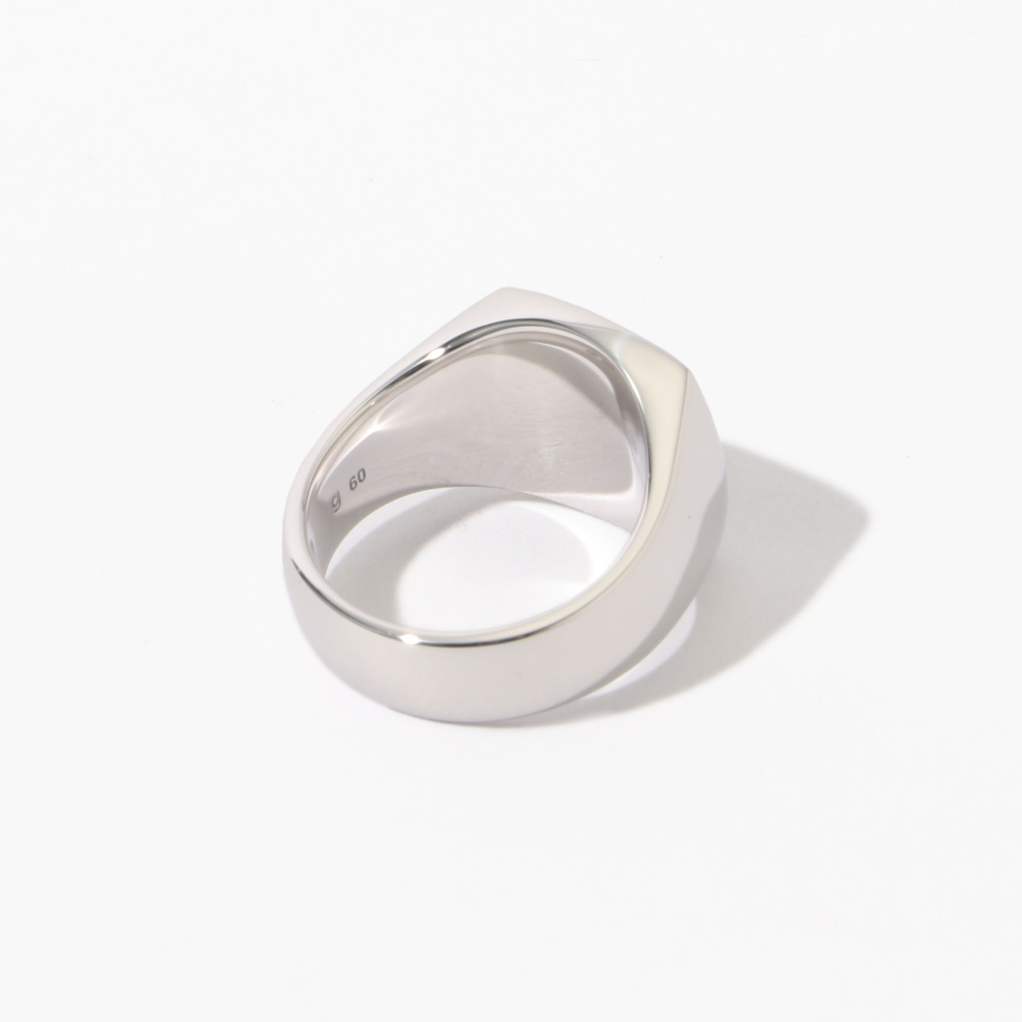 TOM WOOD シルバーリング THE CUSHION BLACK ONYX｜トゥモローランド