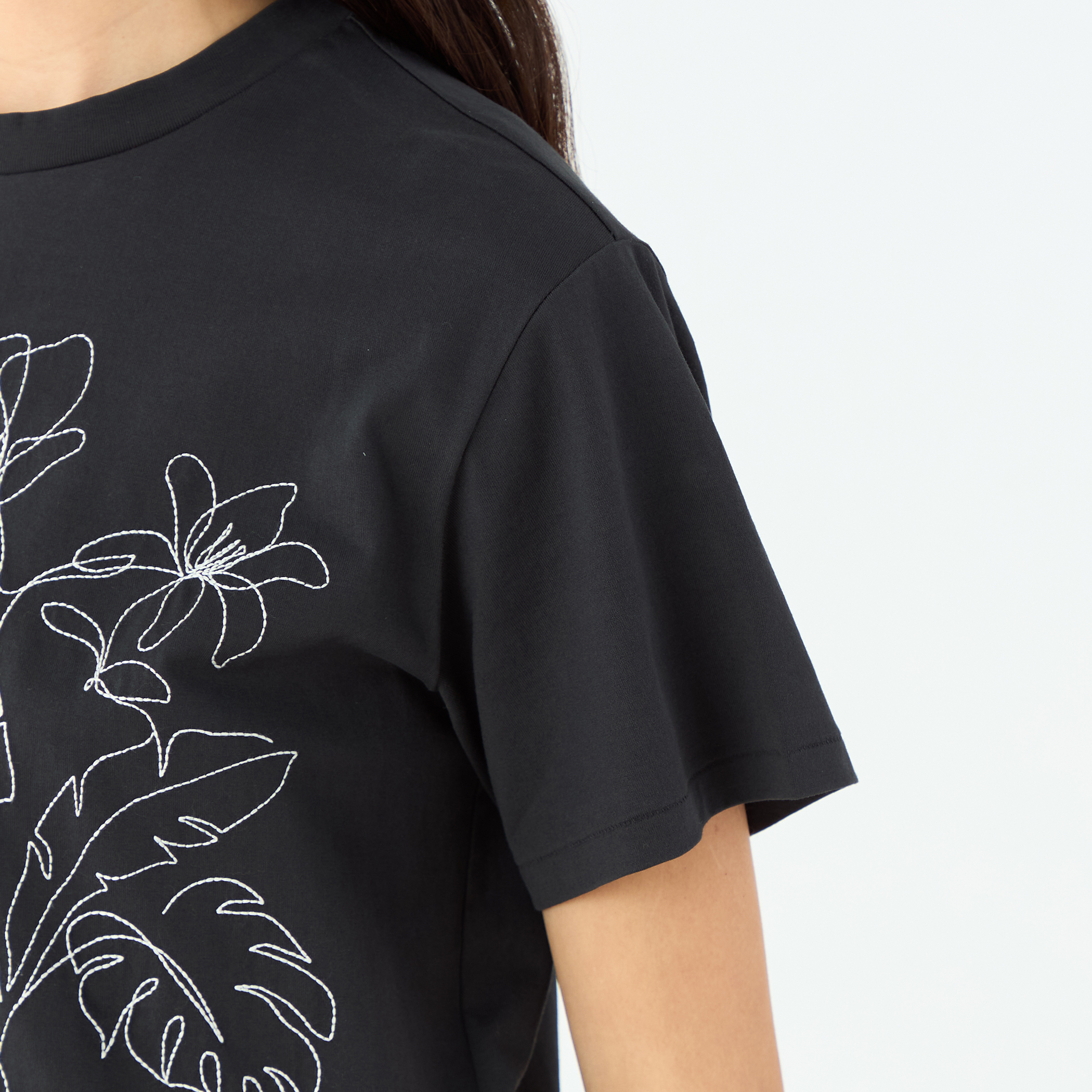 ボタニカルエンブロイダリー ハーフスリーブTシャツ｜トゥモローランド