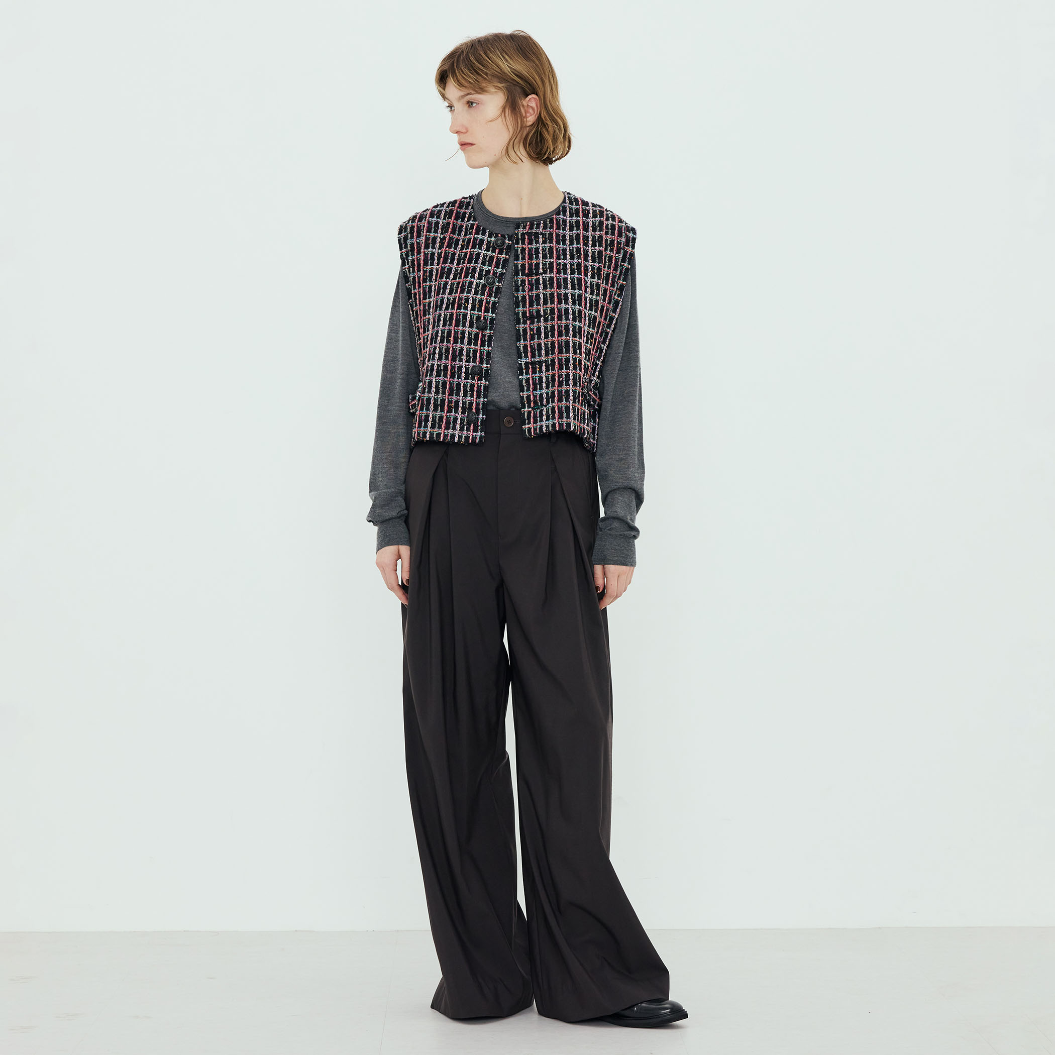 新品同様☆TOMORROWLAND ツイードジレ ネイビー 通勤に便利すぎる！トゥモローランドのネイビージャケットが