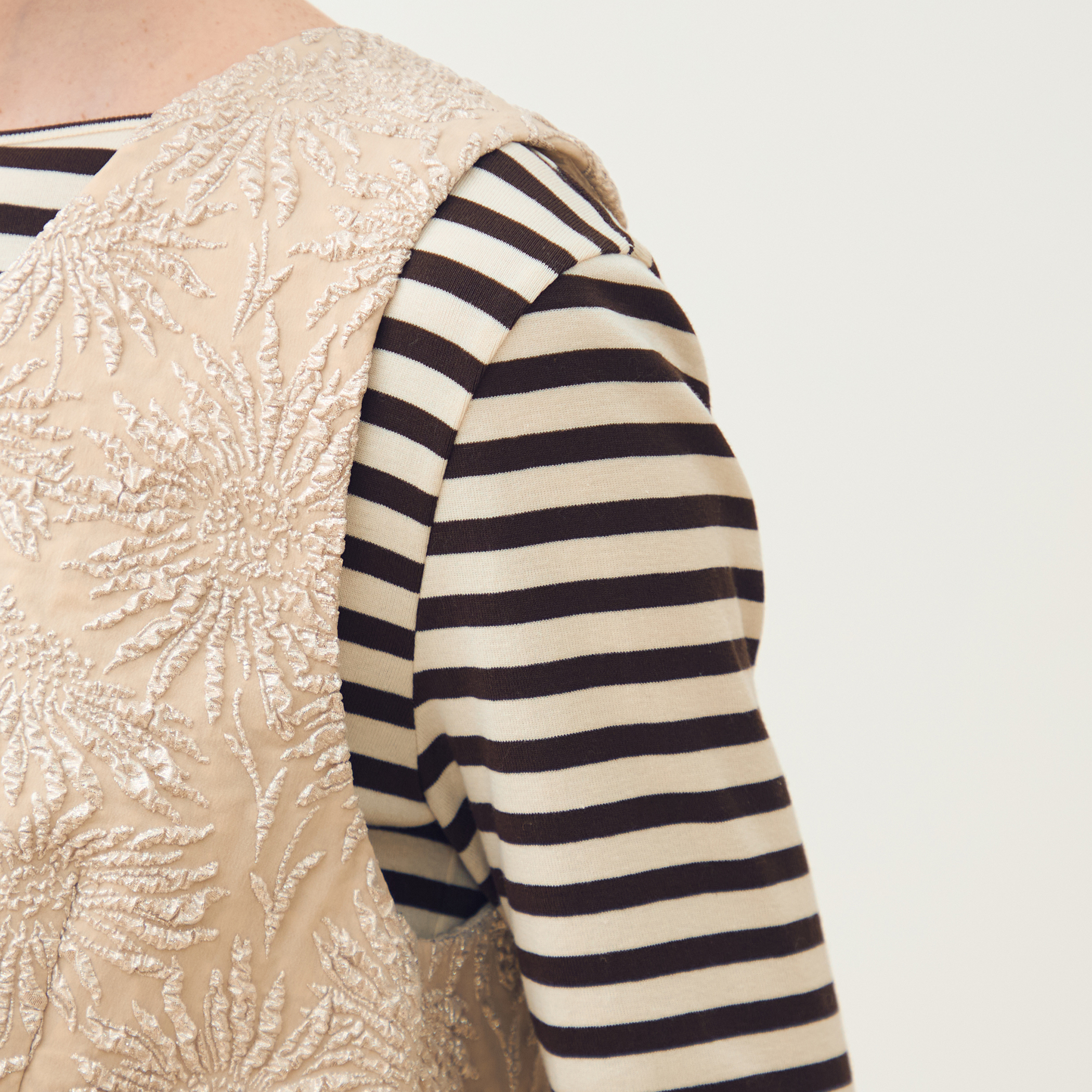 WEB先行予約】ソリアビーストレッチ フロンタブルジレ