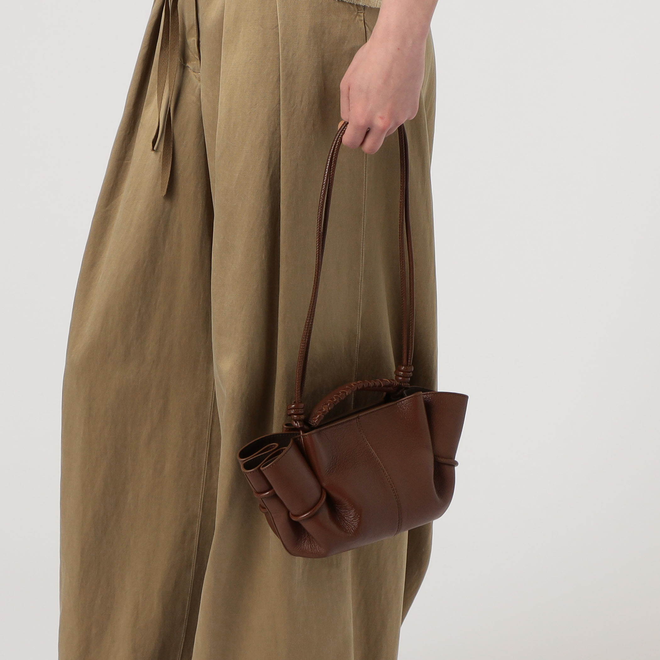 【関税込み】HEREU ベージュ ミニ Arta バッグ HEREU ARTA MINI ショルダーバッグ（ショルダーバッグ）｜HEREU