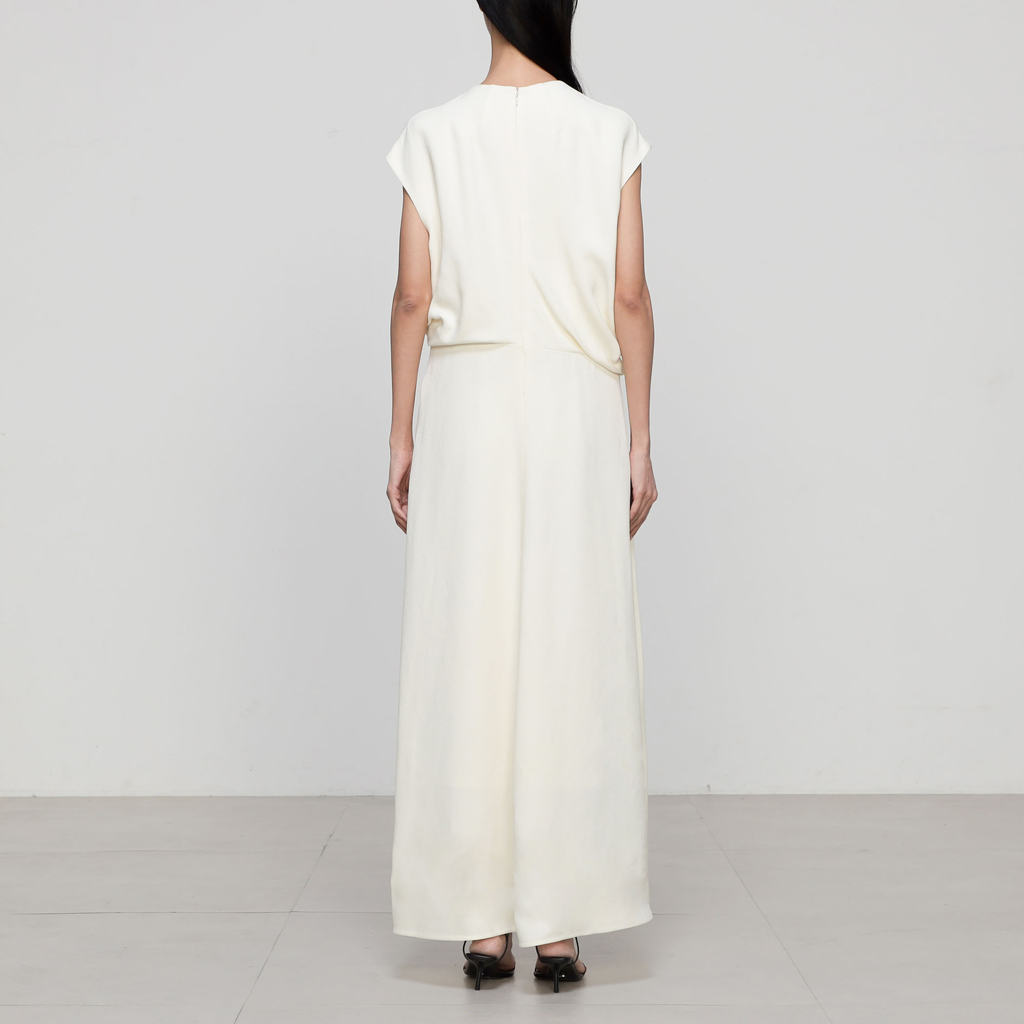 CABaN レーヨンシルク Vネックロングワンピース  TOMORROWLAND CABaN レーヨンシルク Vネックロングワンピース TOMORROWLAND 【公式通販】