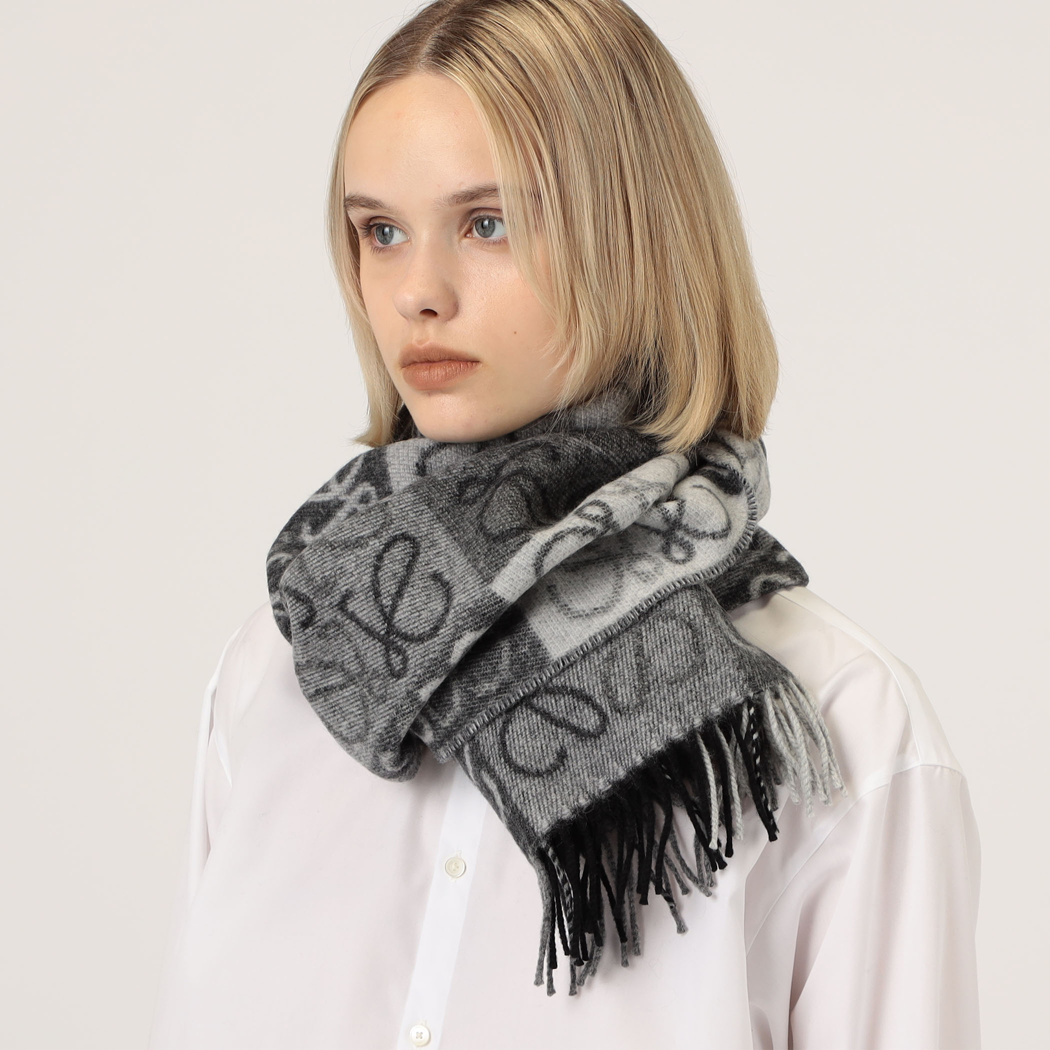韋*天様 美品！　LOEWE ダークグレー マフラー LOEWE カシュミーラとシルクマフラー LOEWE 28X180 SCARF ウール