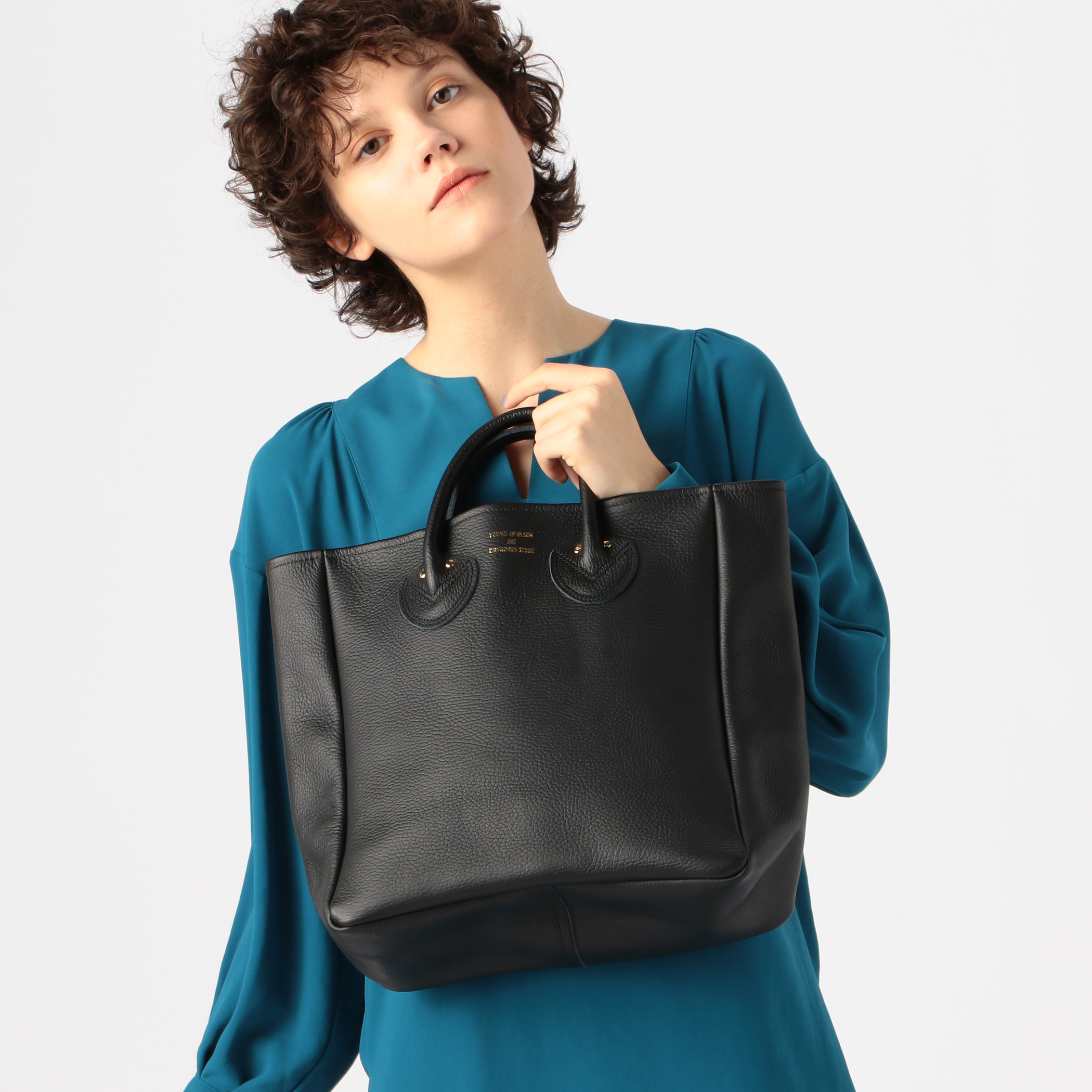 YOUNGOLSEN EMBOSSED LEATHER TOTE BAG｜トゥモローランド 公式通販