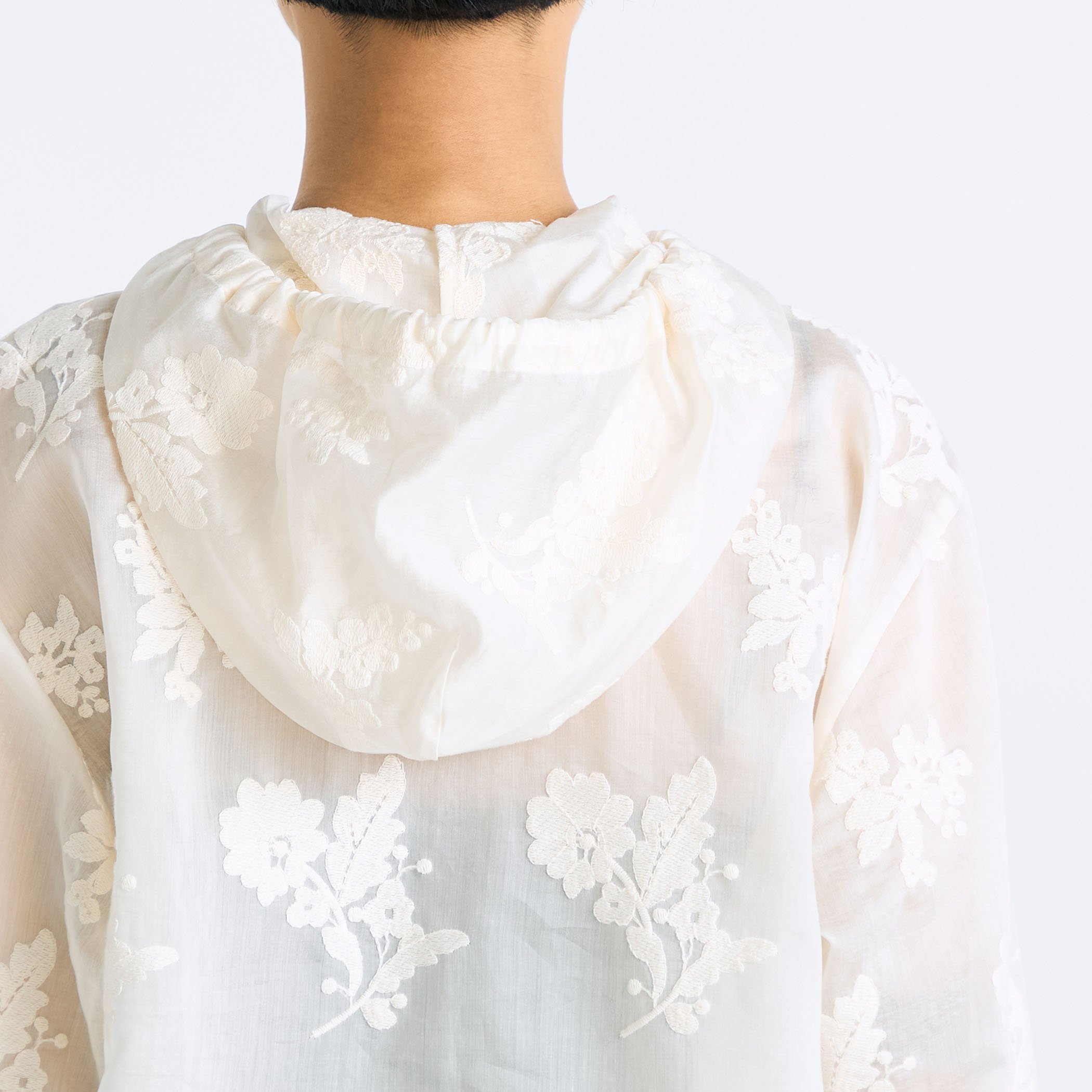 ❤︎出品 シアーエンブロイダリー フーデットブラウス｜トゥモローランド 公式通販