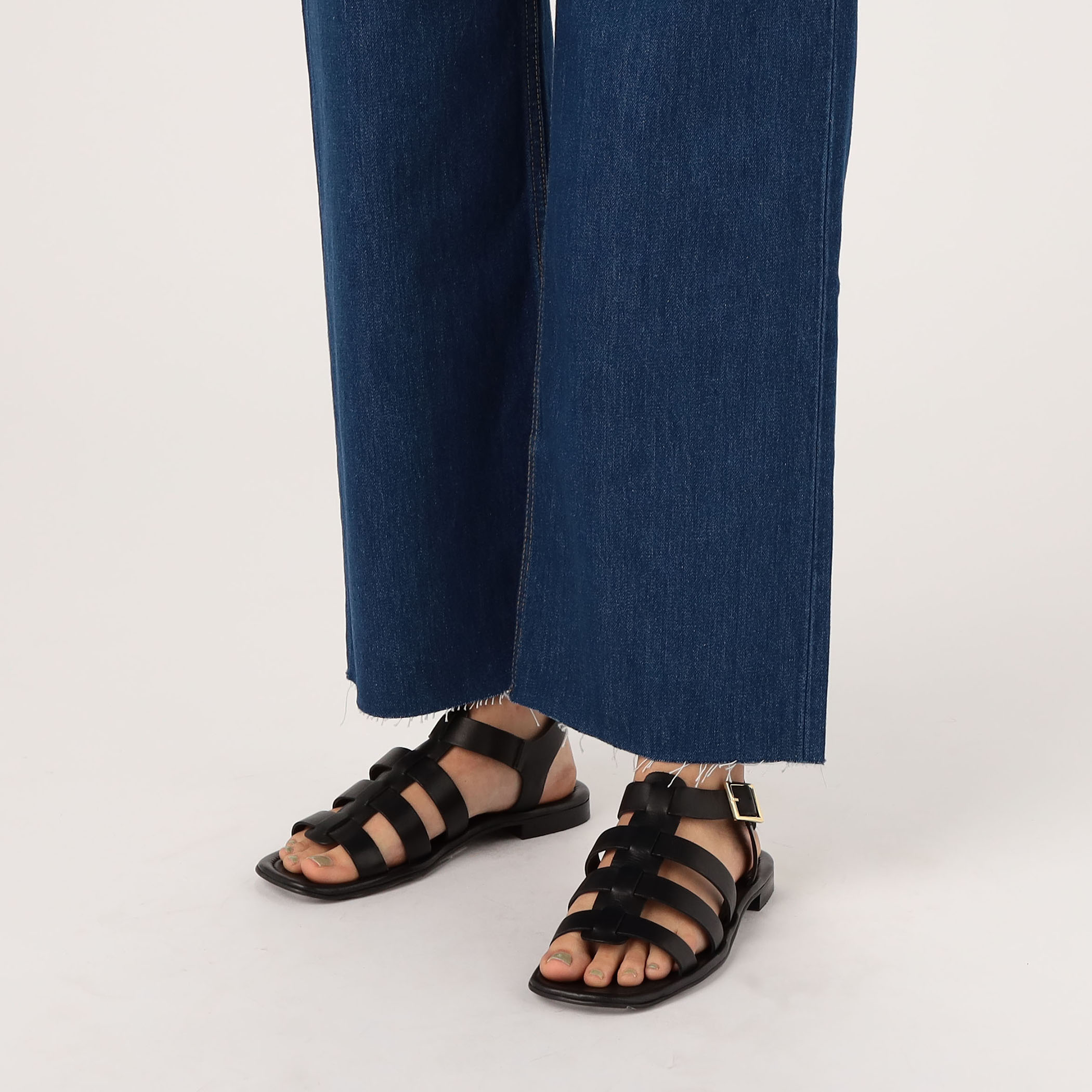 Levi's RE/DONE 再構築デニム ロールアップTOMORROWLAND Levi's RE/DONE 再構築デニム ロールアップTOMORROWLAND - メルカリ
