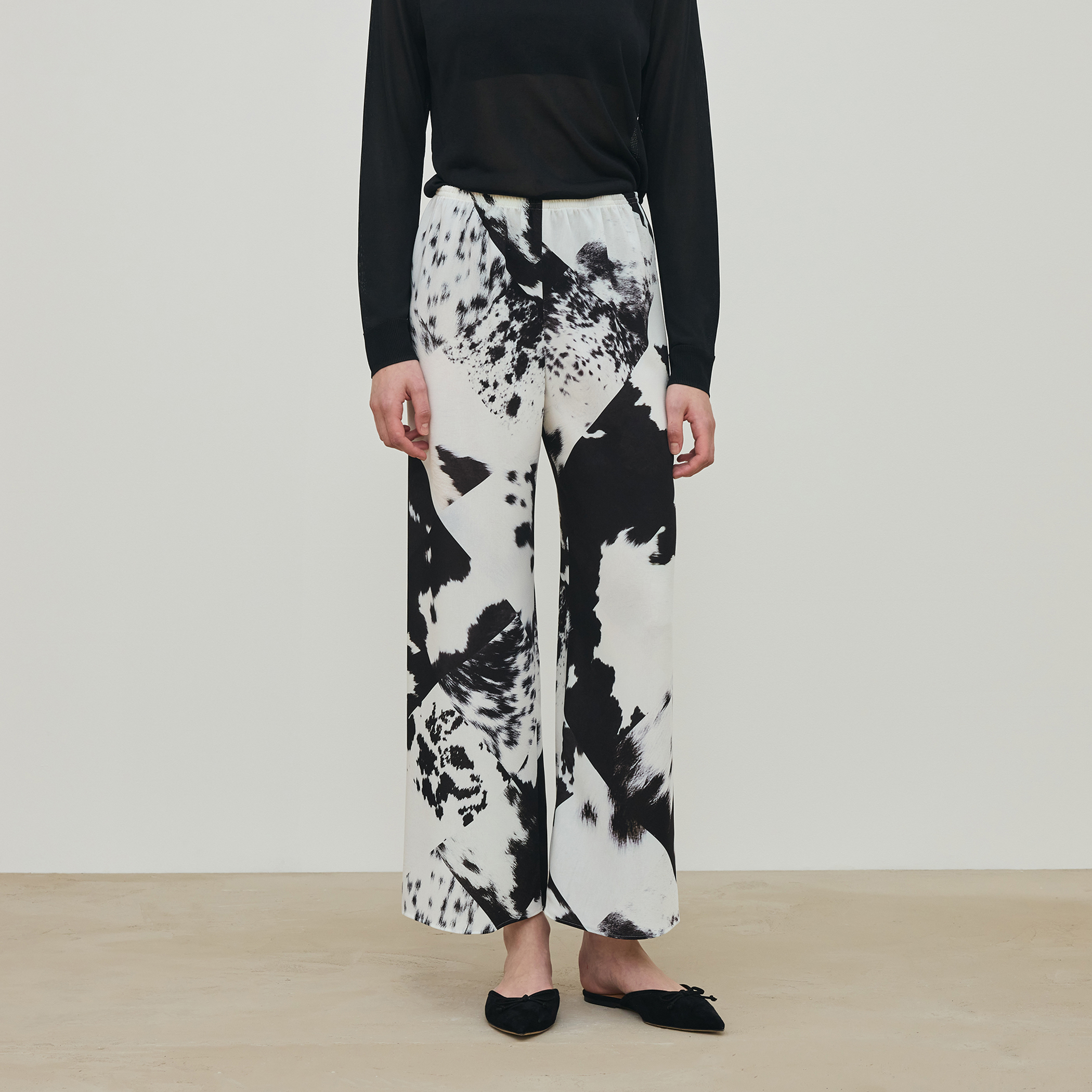 カウハイドプリント リラックスパンツ｜トゥモローランド 公式通販