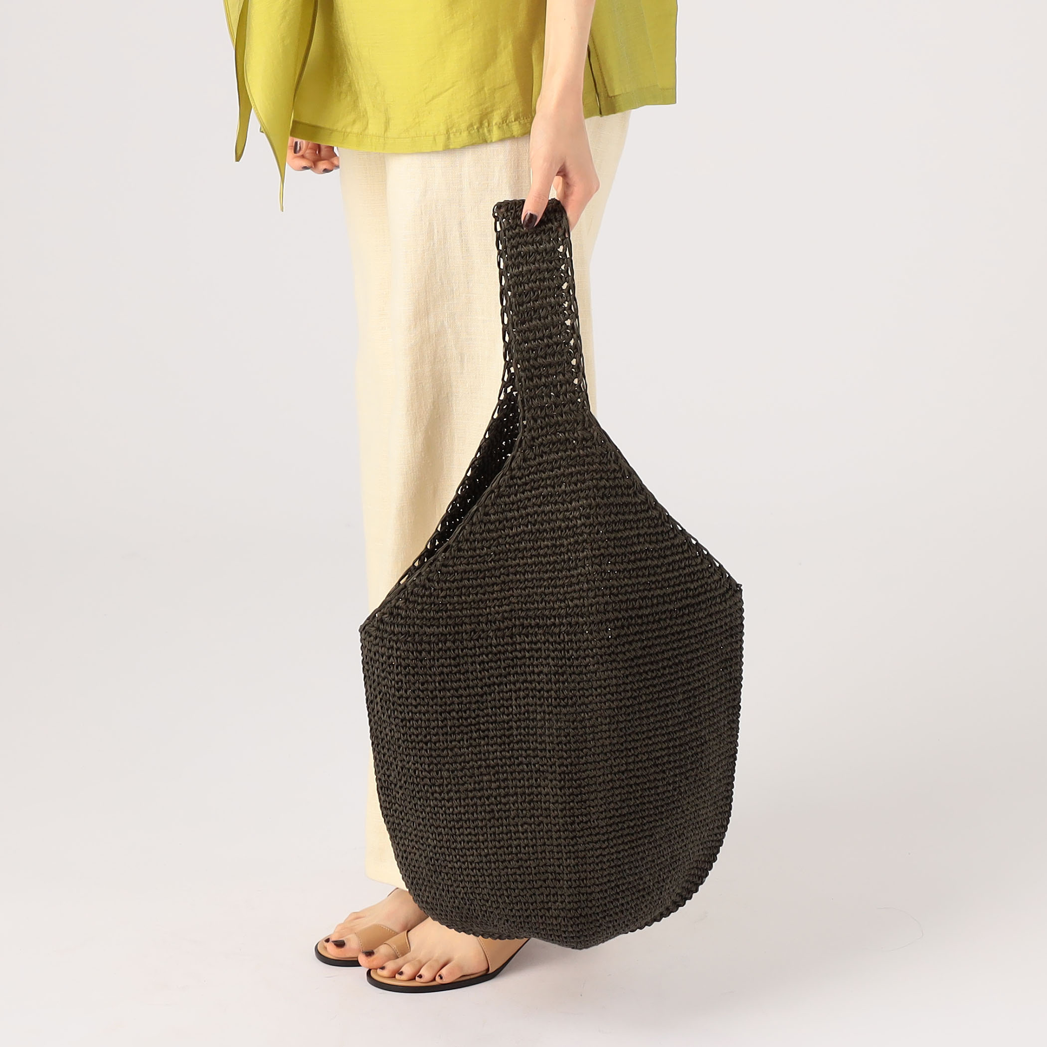 Aeta アエタ SHOULDER : L ブラック　ラフィアバッグ Aeta(アエタ)｜SHOULDER L/ブラック の通販｜ELLESHOP・(エル