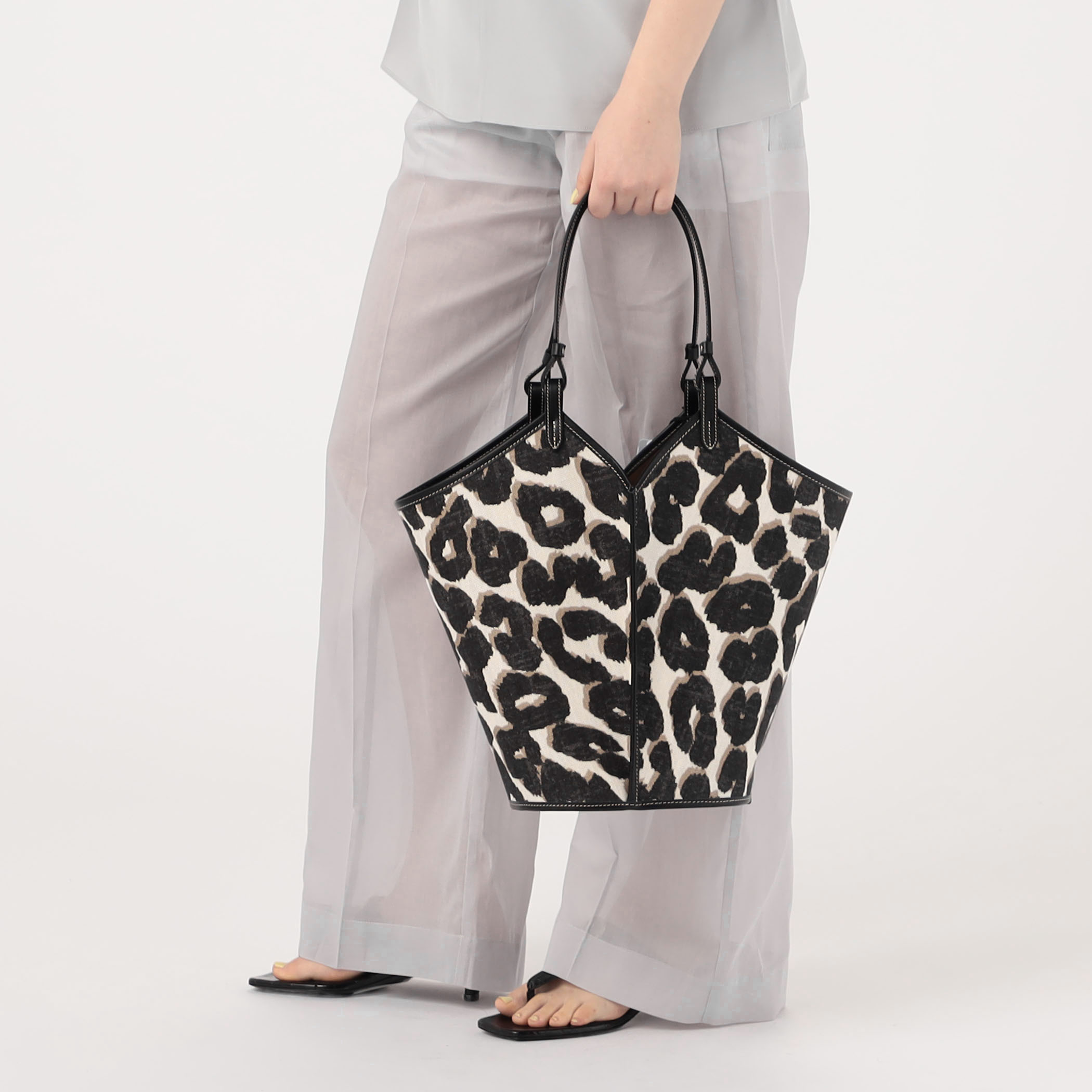 トゥモローランド　FEEL AND TASTE UMBRELLA トートバッグ □FEEL AND TASTE UMBRELLA トートバッグ｜トゥモローランド