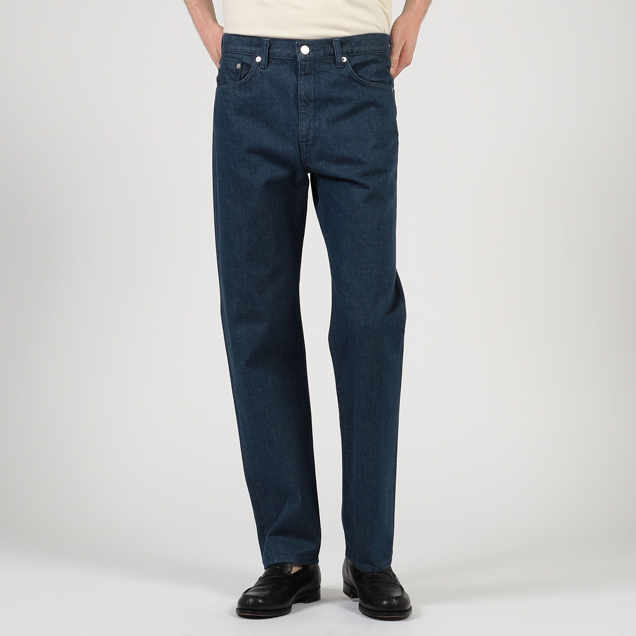 別注】EDWIN LOOSE STRAIGHT カラーデニムパンツ｜トゥモローランド