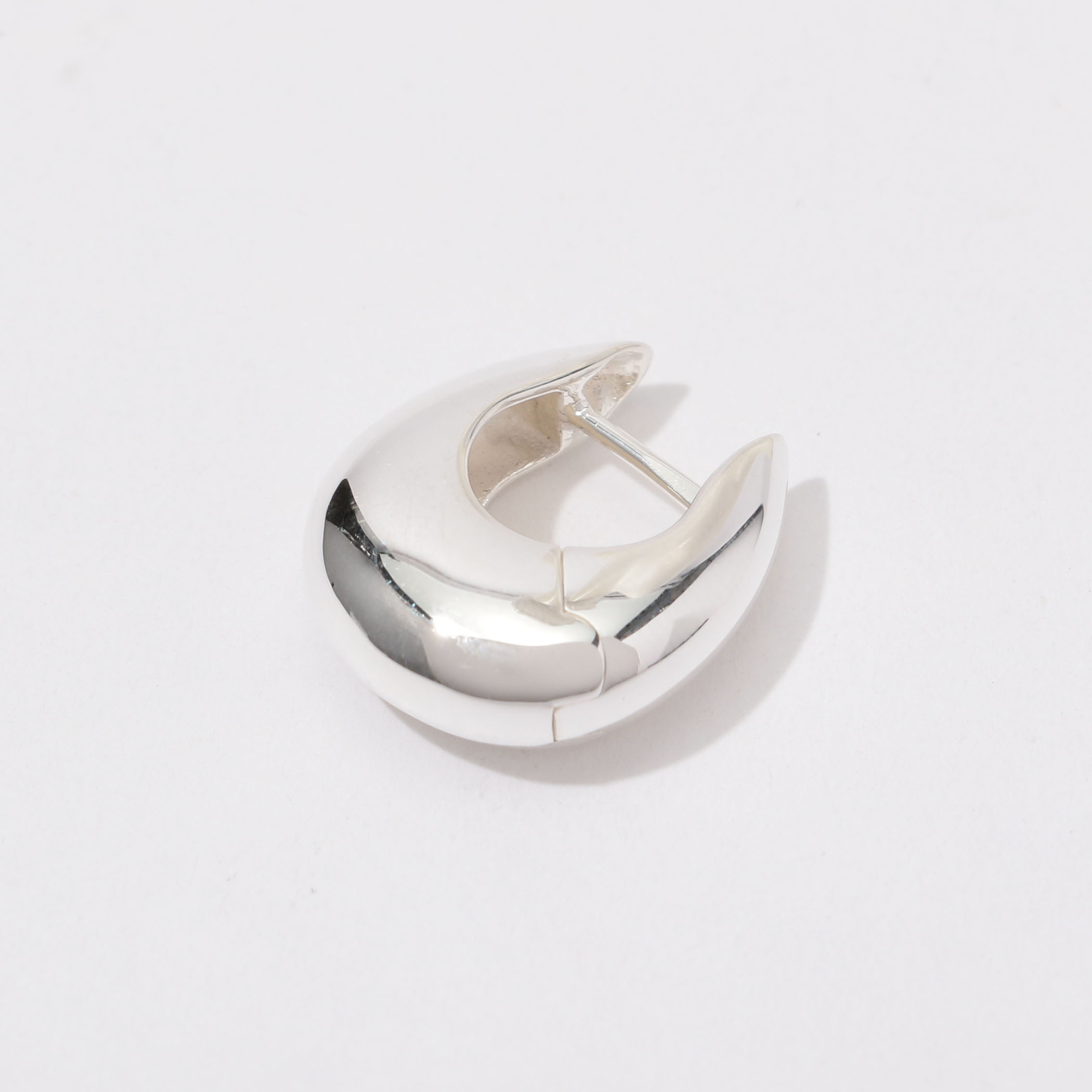 Annika Inez Sloping Hinge Hoops ピアス｜トゥモローランド