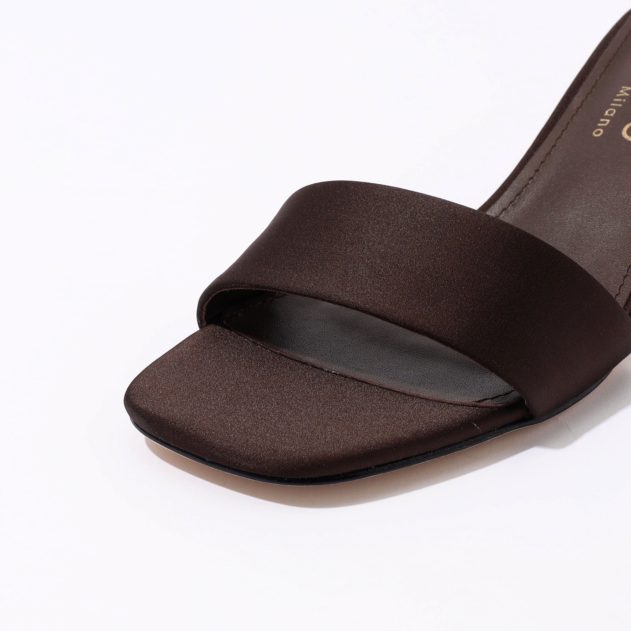 TOMORROWLAND　alagio SATIN MULE SARAサンダル茶 alagio SATIN MULE SARA ヒールサンダル｜トゥモローランド 公式サイト