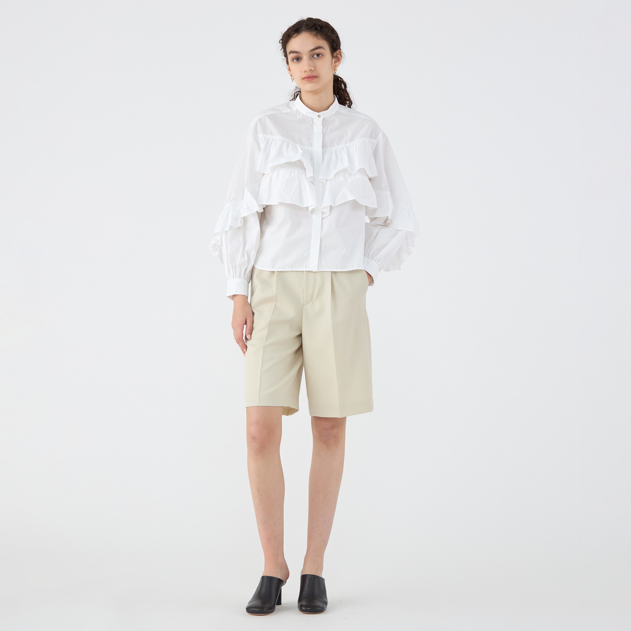 【TOMORROWLAND BUYING WEAR】【別注】ne Quittez pas BLACK TIERED FRILLED コットンシャツ 別注】ne Quittez pas BLACK FINE POPLIN シャツ