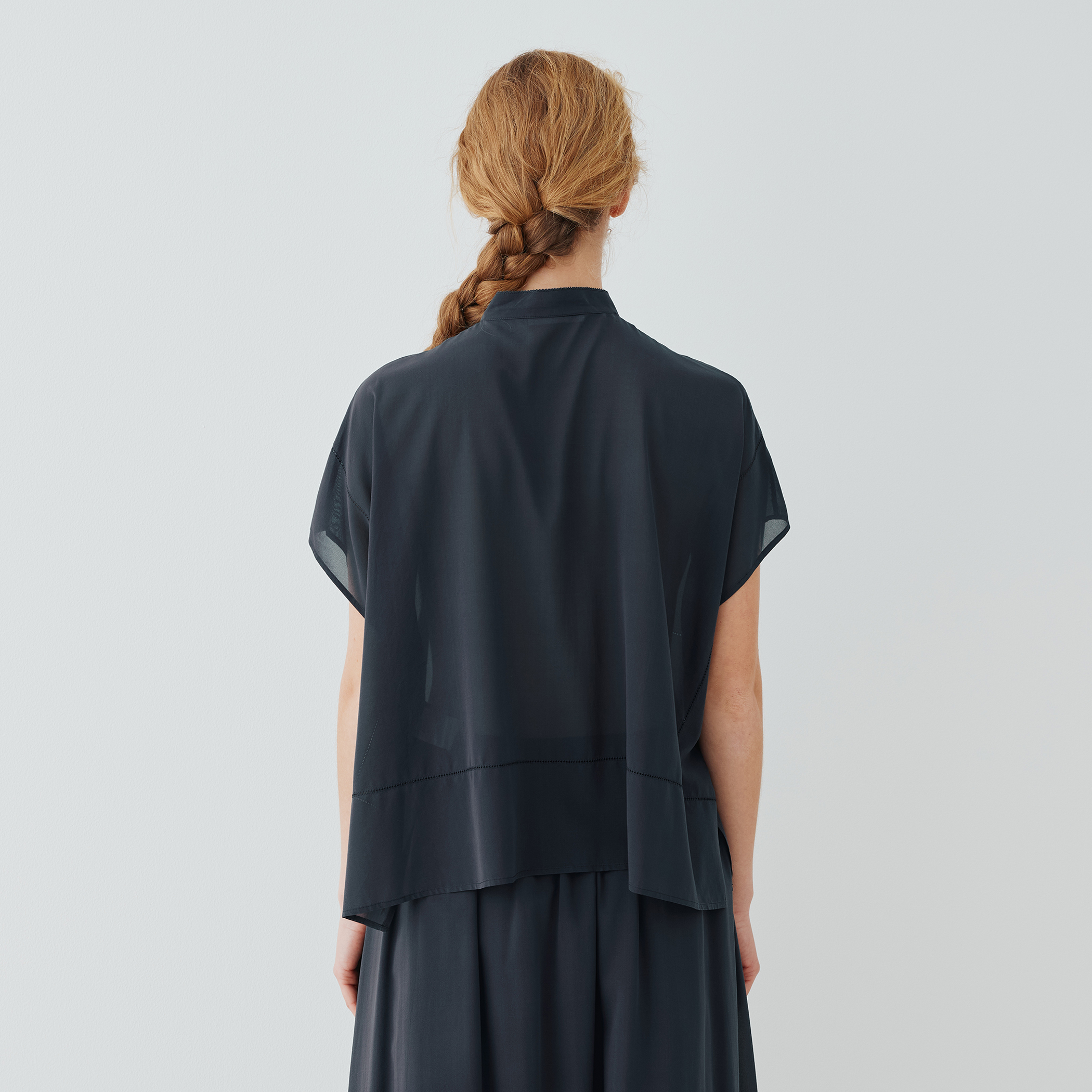 ライトシルクストレッチ スタンドネックボックスシャツ