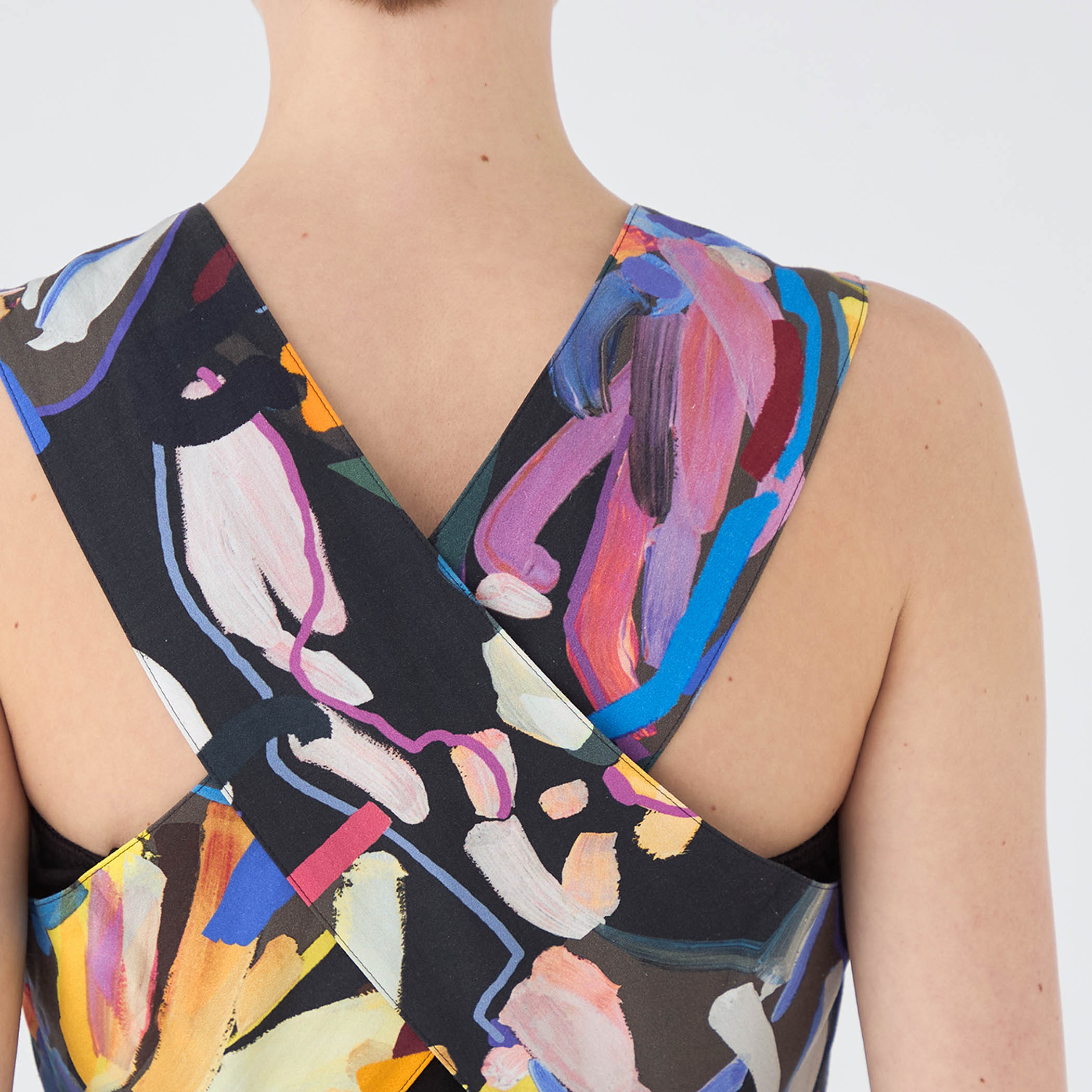 クルールフラワープリント バッククロスワンピース｜トゥモローランド