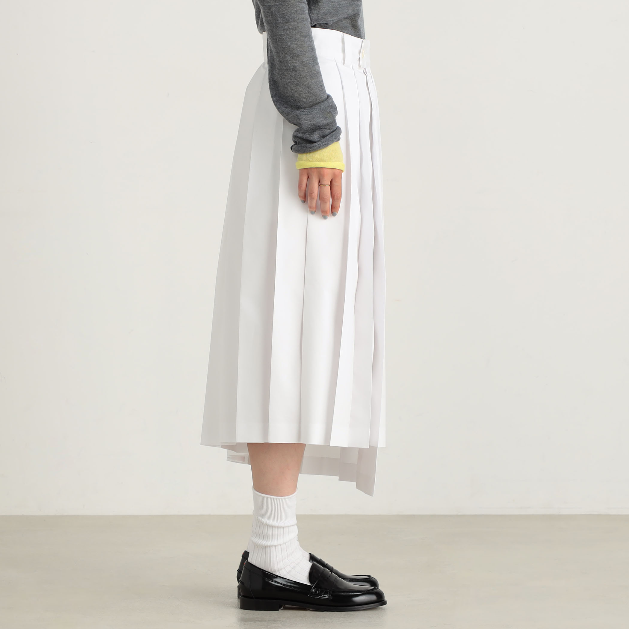 【即完売品】FR2golf プリーツスカート ホワイト コンパクトツイル プリーツスカート｜トゥモローランド 公式通販