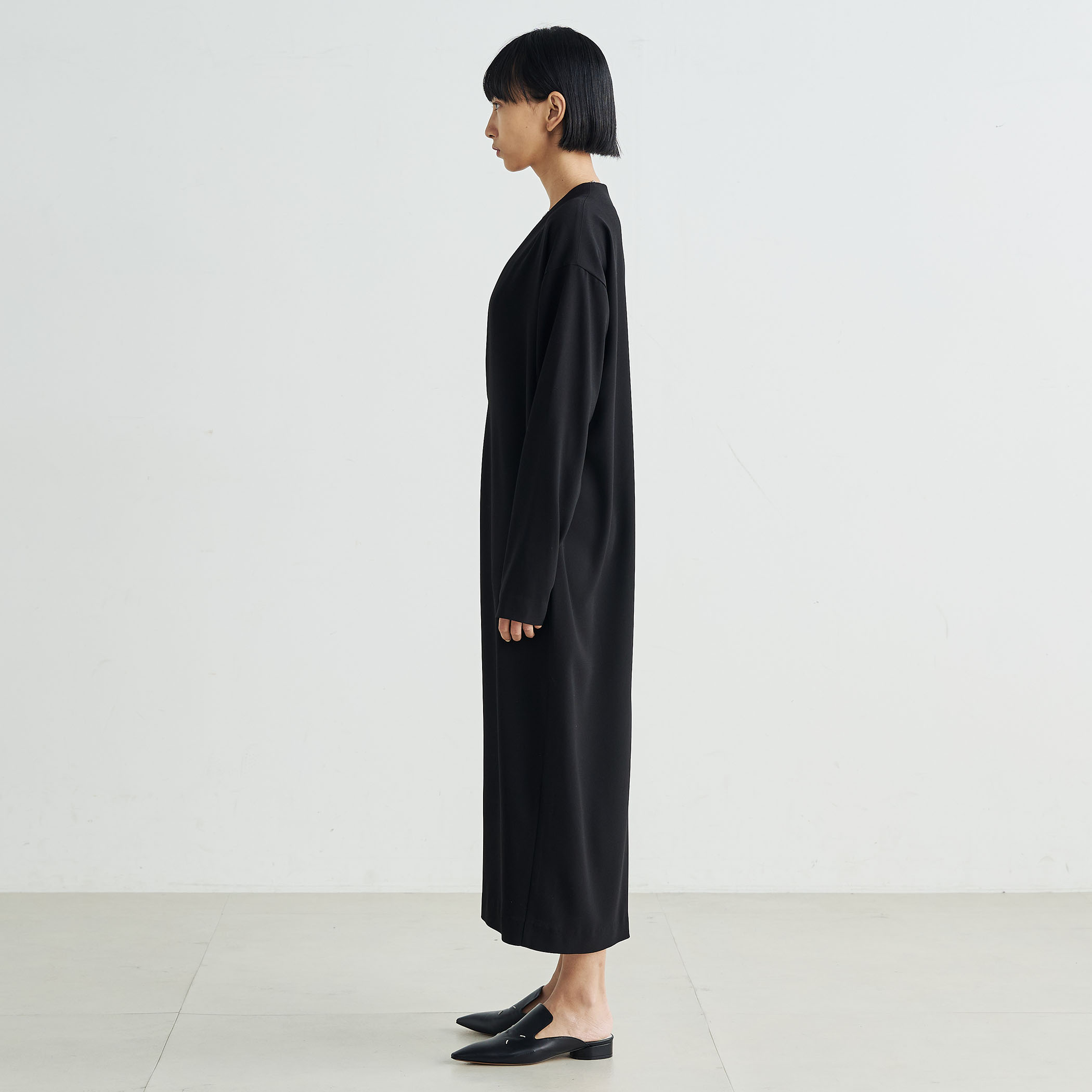 未使用級♡アドーア バッグジップ ストレッチチュニックワンピース Vネック M位 バックサテンジョーゼット Vネックロングワンピース