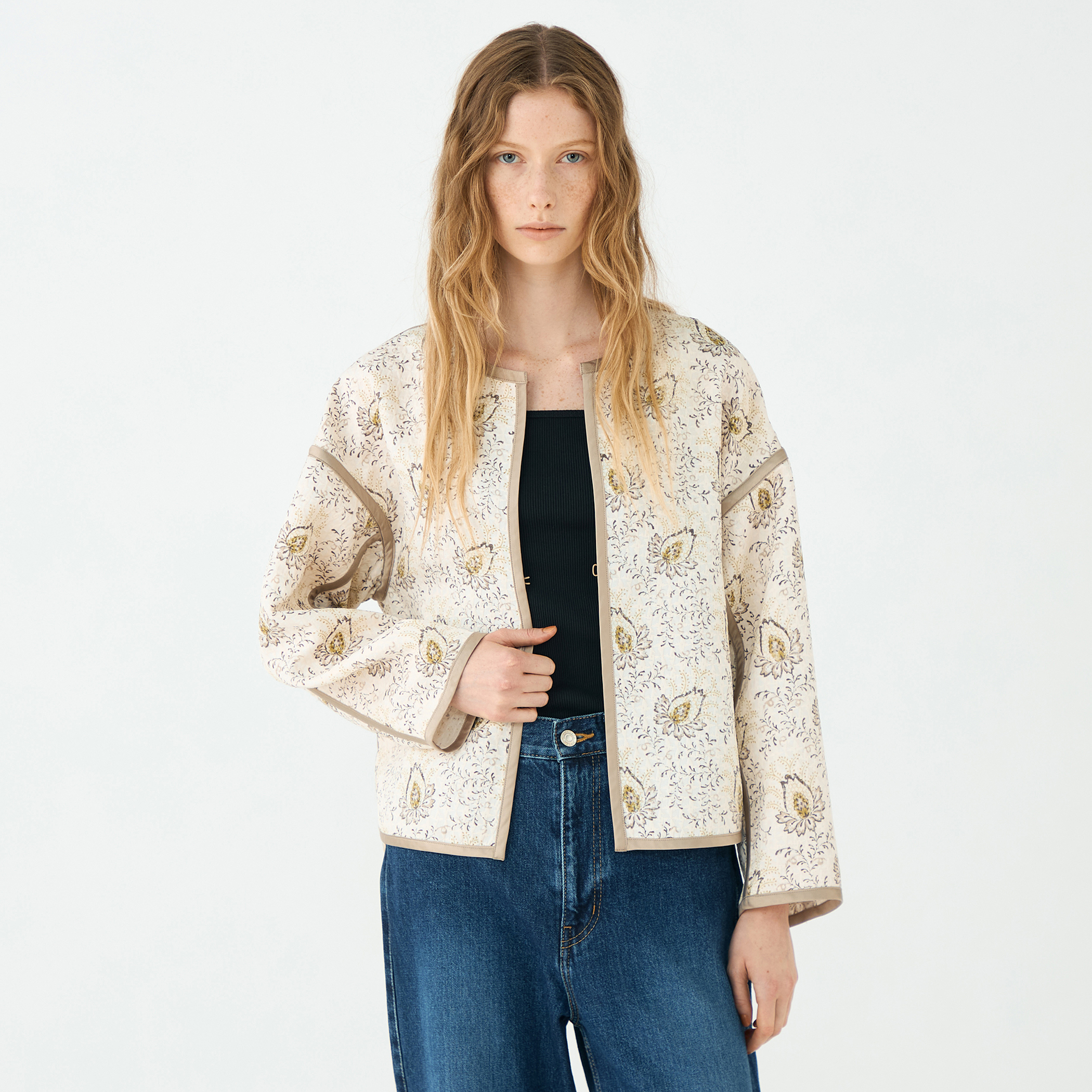 ソレイアード トゥモローランド ポリエステルプリント ノーカラージャケット 総柄 ポリエステルプリント クルーネックブルゾン｜トゥモローランド 公式通販