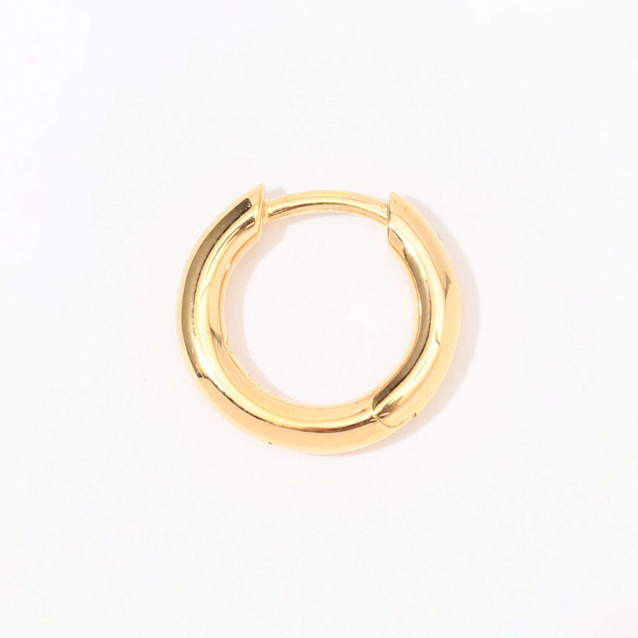 TOM WOOD Classic Hoop Small ピアス|トゥモローランド 公式通販 TOM WOOD Classic Hoop Small ピアス|トゥモローランド 公式通販