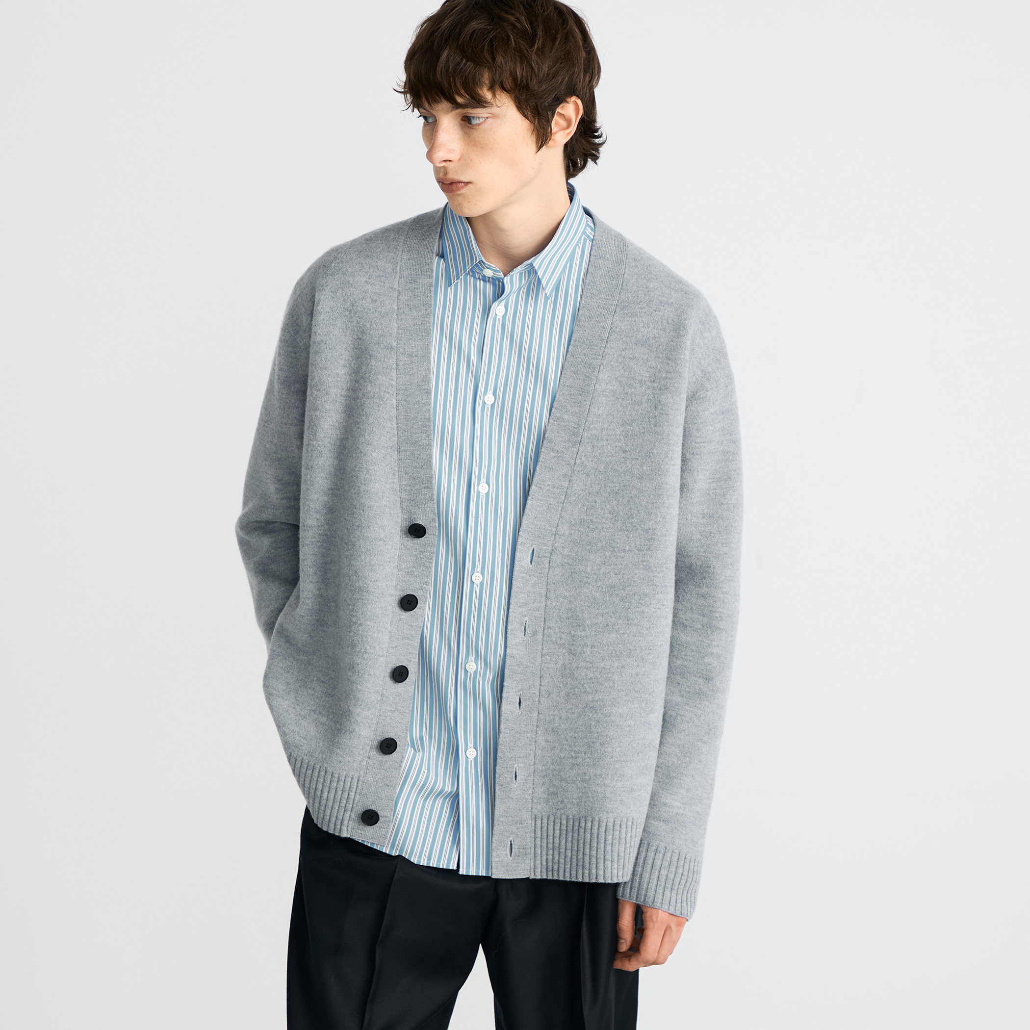 美品 ジョンスメドレー 別注 トゥモローランド カーディガン グレー ウール 美品 ジョンスメドレー 別注 トゥモローランド カーディガン グレー ウール