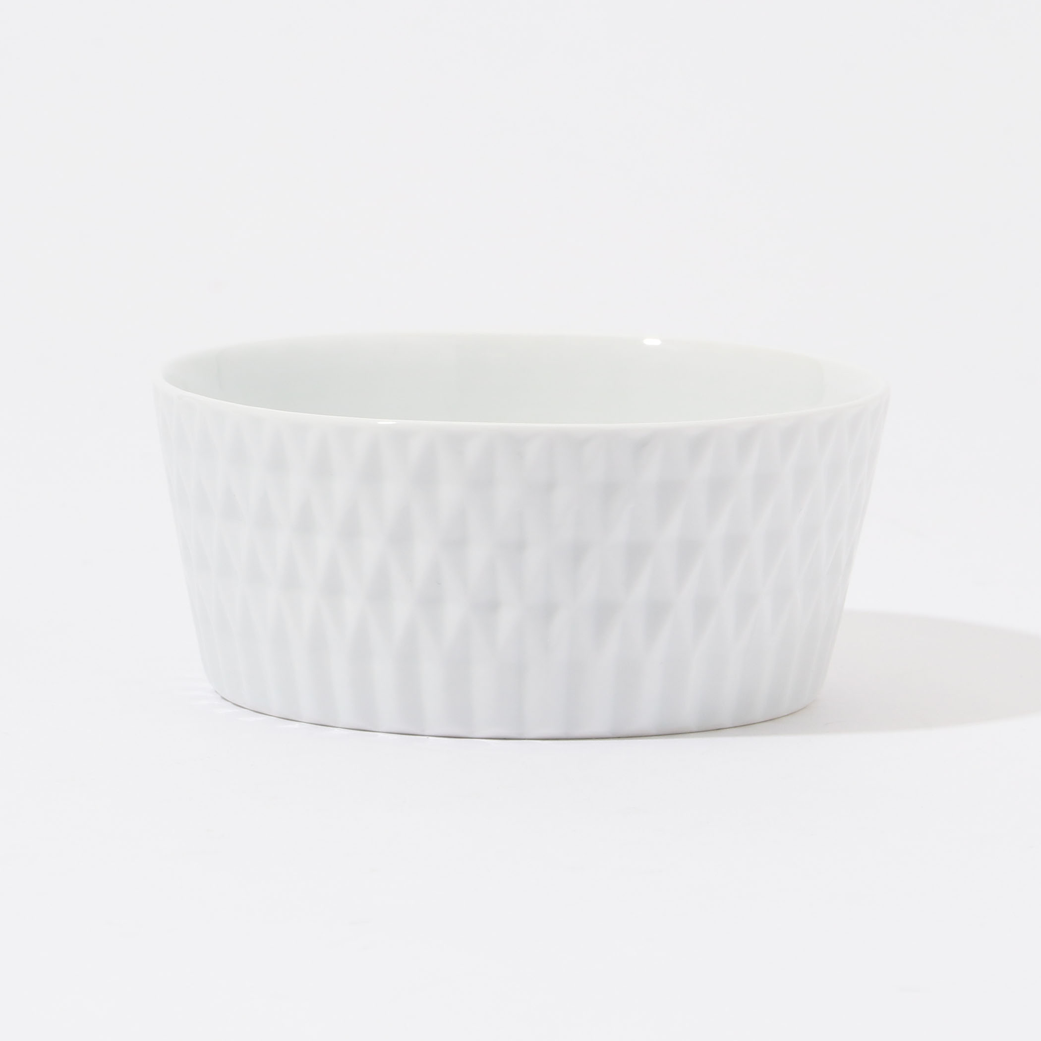 224 porcelain ダイヤ彫丸小鉢