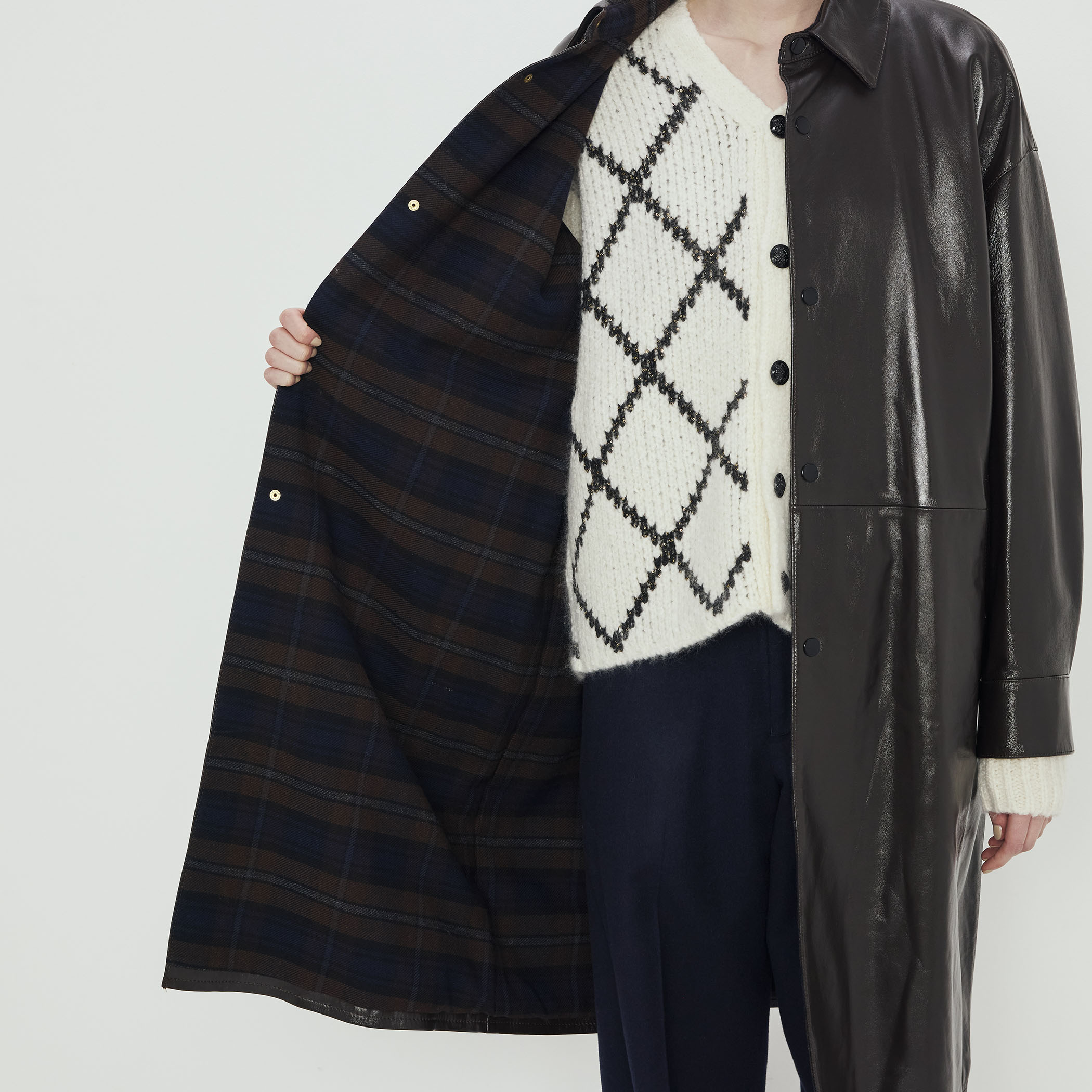 パテントレザー ステンカラーコート｜トゥモローランド 公式通販