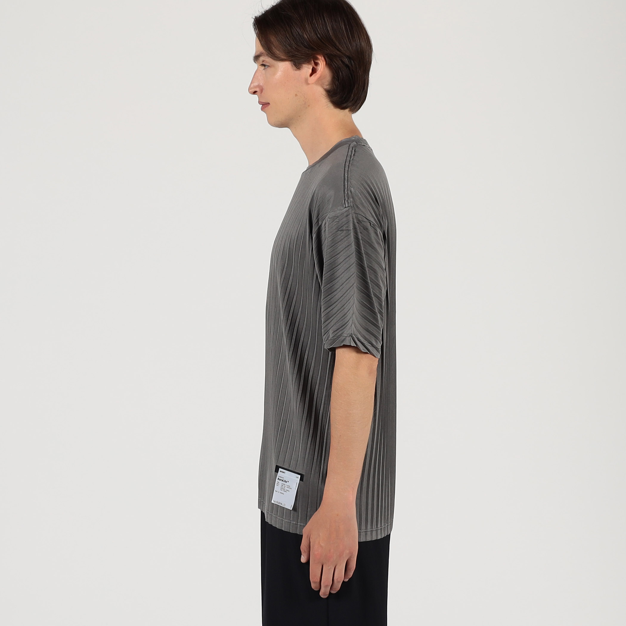 SATISFY AuraLite Pleated T-Shirt｜トゥモローランド 公式通販